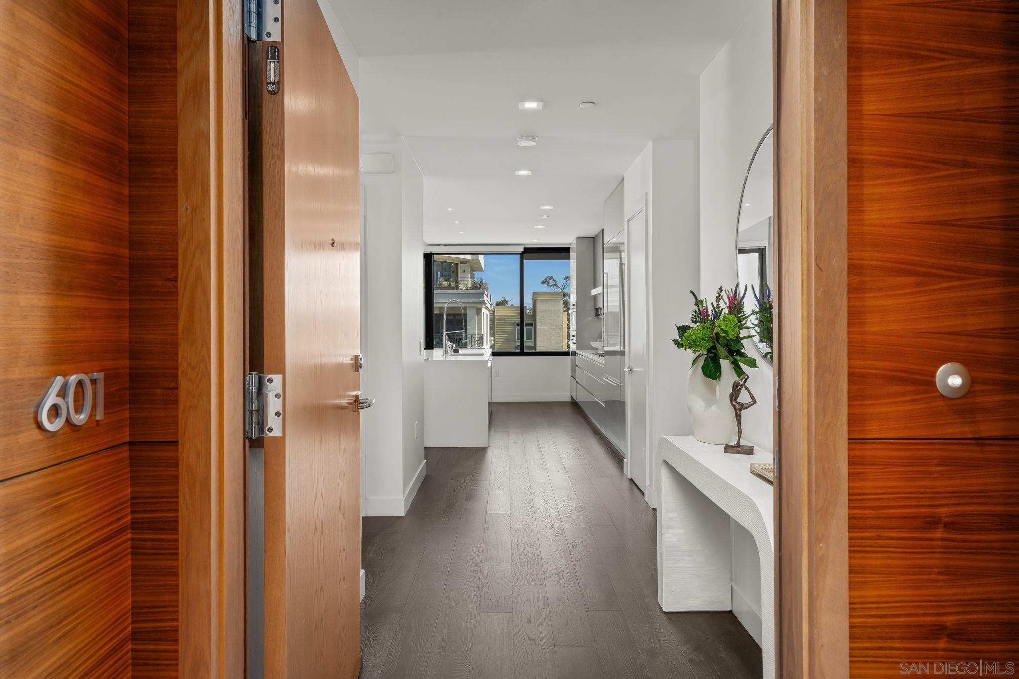 Detail Gallery Image 3 of 59 For 2604  5th Ave  #601,  San Diego,  CA 92103 - 2 Beds | 2 Baths