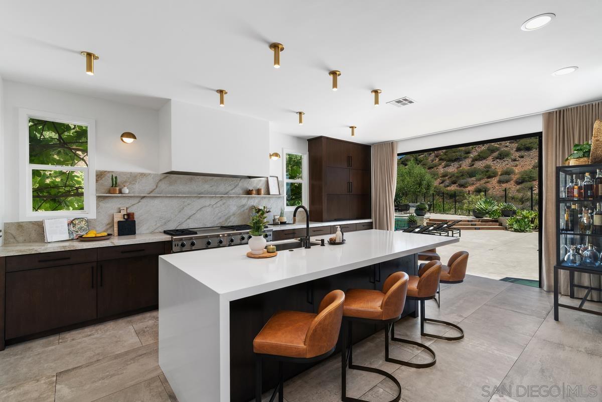 Detail Gallery Image 14 of 49 For 833  Orion Way, San Marcos,  CA 92078 - 5 Beds | 4/1 Baths