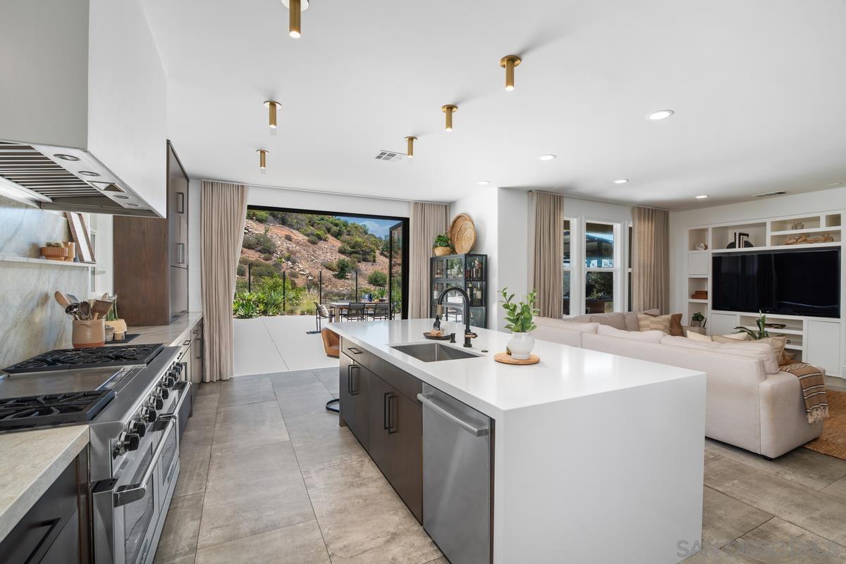 Detail Gallery Image 17 of 49 For 833  Orion Way, San Marcos,  CA 92078 - 5 Beds | 4/1 Baths