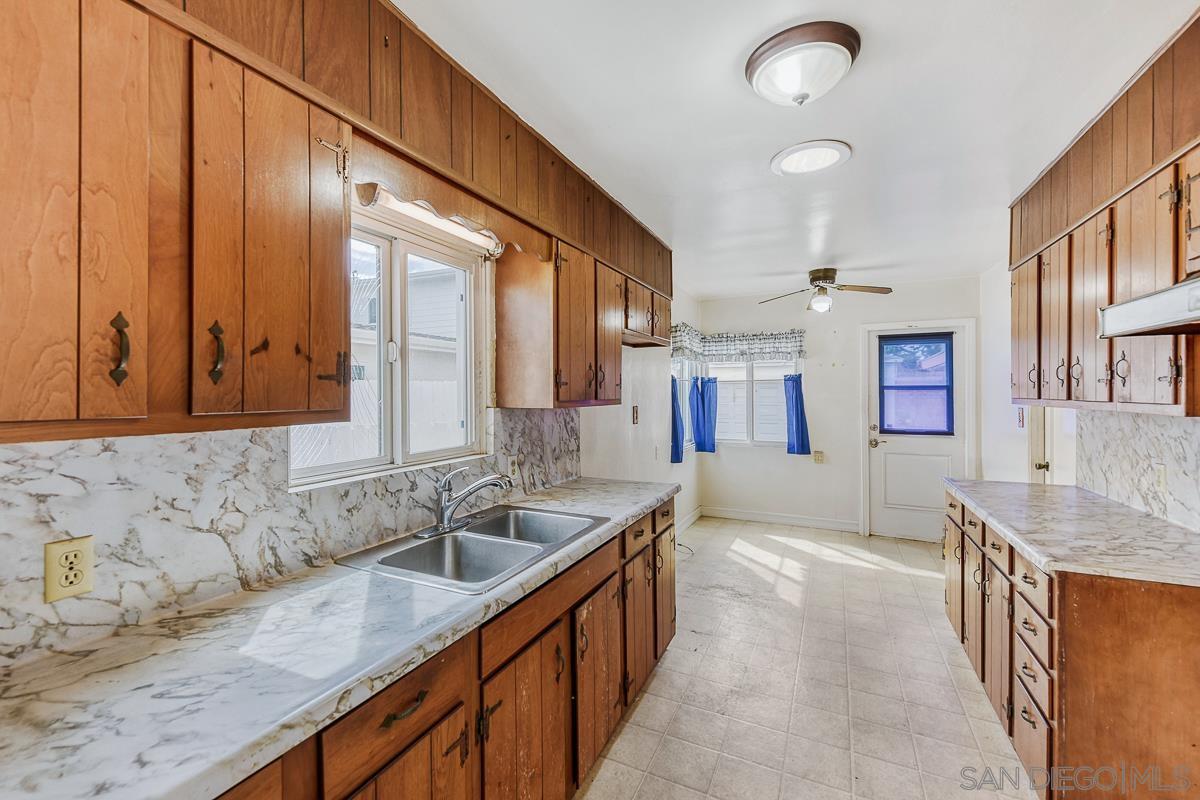 Detail Gallery Image 6 of 19 For 4030  Promontory St, San Diego,  CA 92109 - 3 Beds | 1 Baths