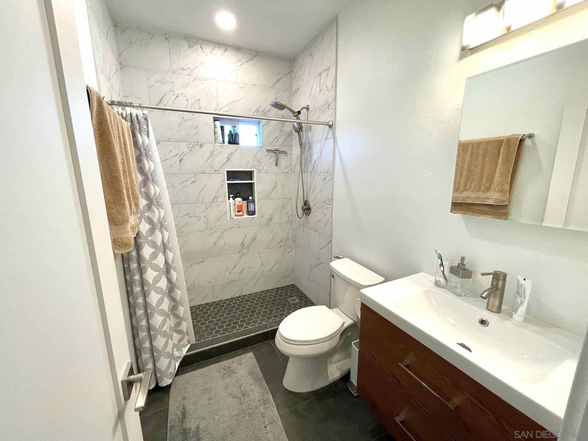 Detail Gallery Image 14 of 19 For 1949  Meade, San Diego,  CA 92116 - 2 Beds | 1/1 Baths