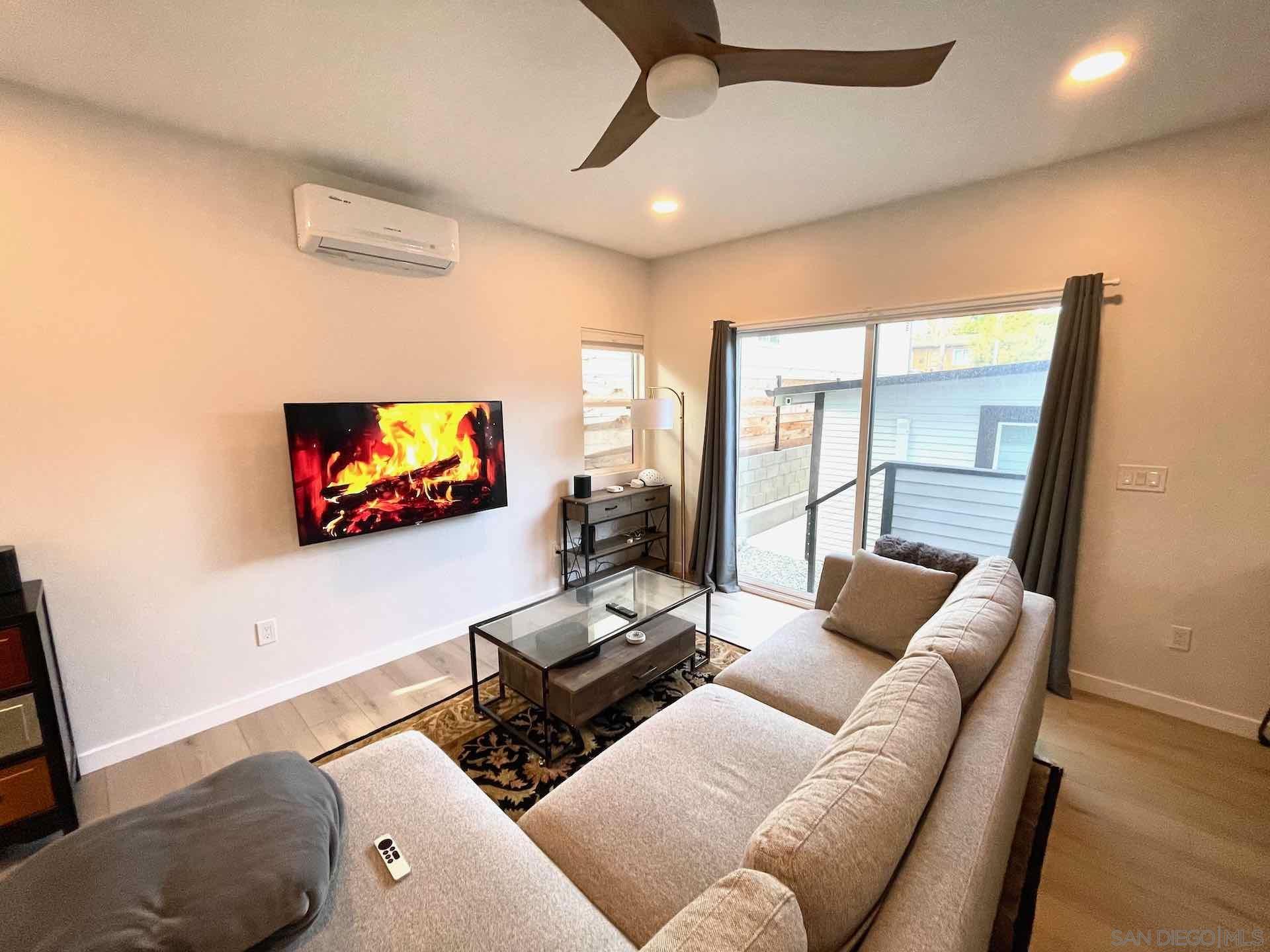 Detail Gallery Image 3 of 19 For 1949  Meade, San Diego,  CA 92116 - 2 Beds | 1/1 Baths