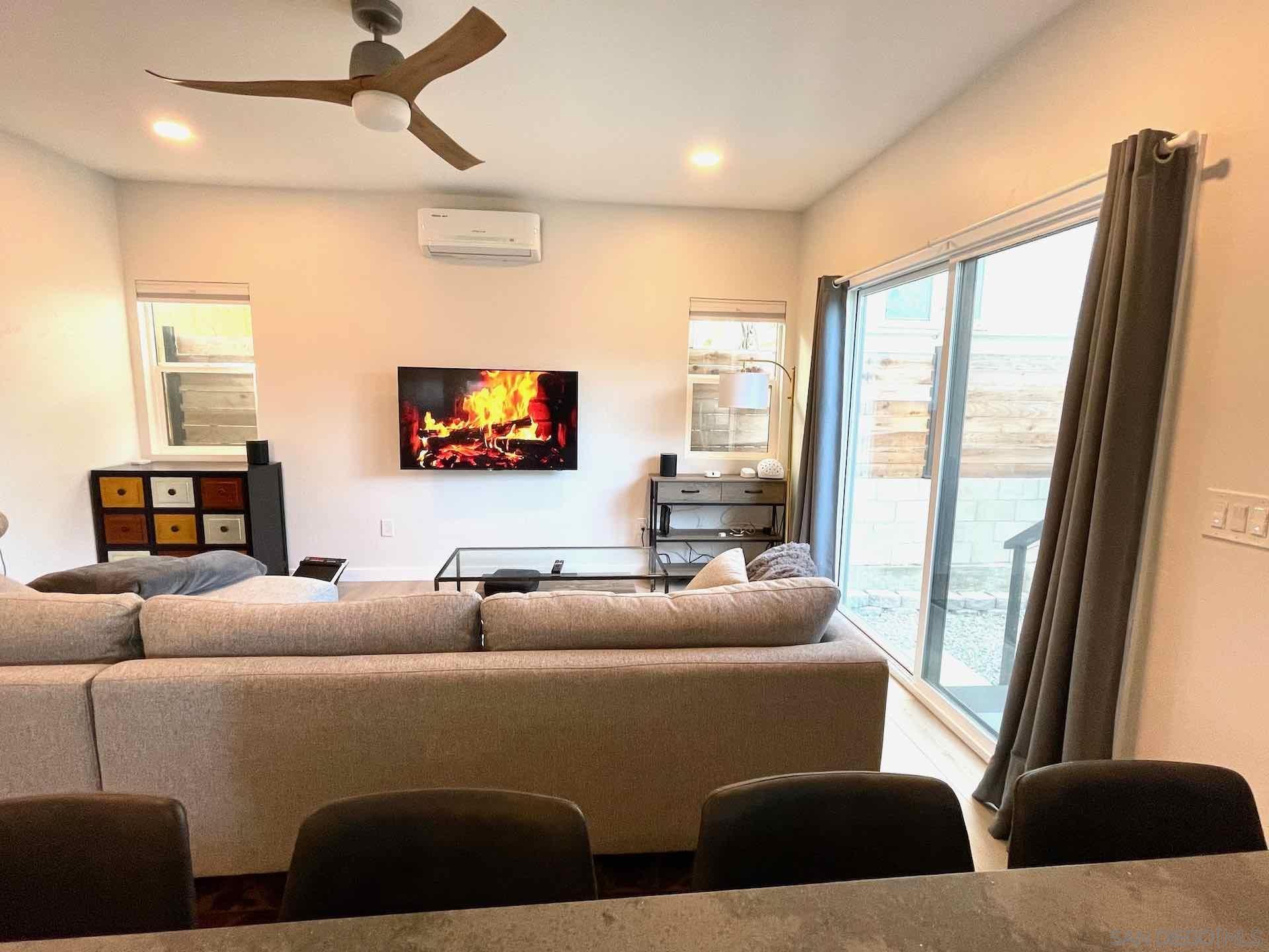 Detail Gallery Image 4 of 19 For 1949  Meade, San Diego,  CA 92116 - 2 Beds | 1/1 Baths