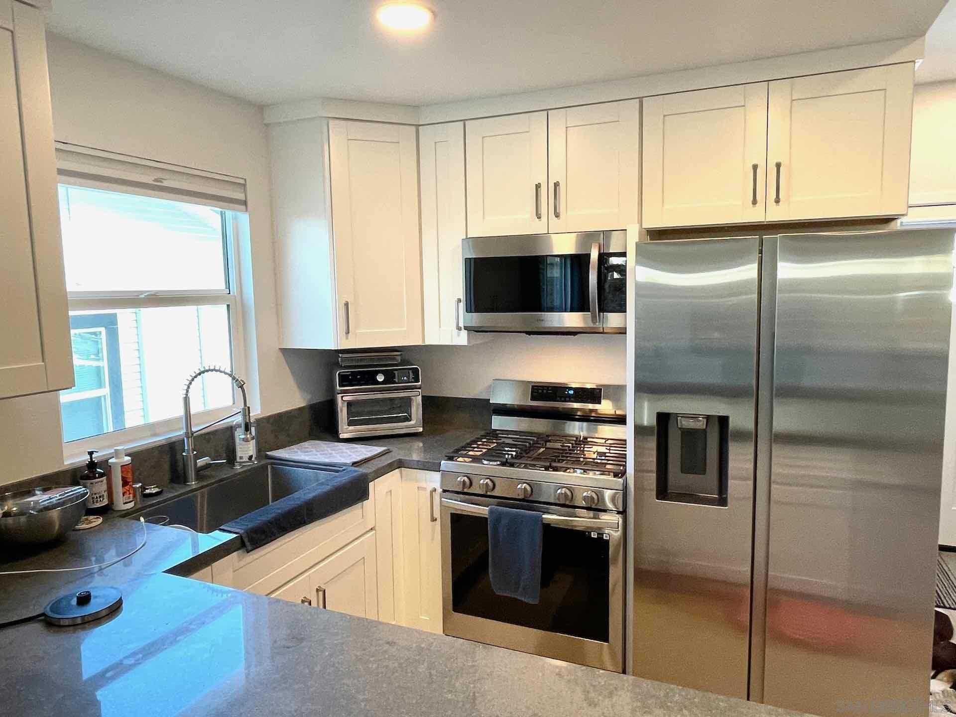 Detail Gallery Image 8 of 19 For 1949  Meade, San Diego,  CA 92116 - 2 Beds | 1/1 Baths