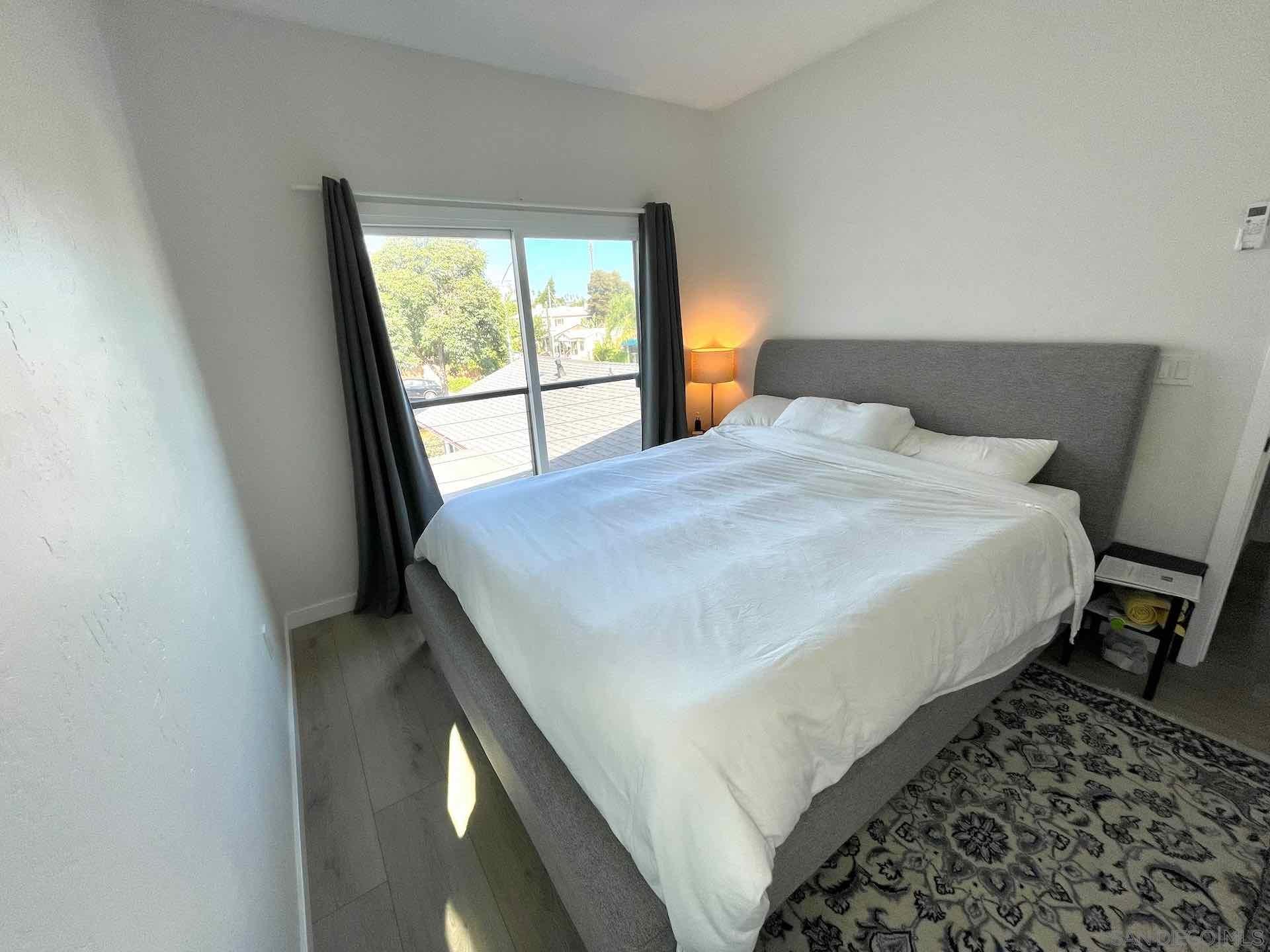 Detail Gallery Image 10 of 19 For 1949  Meade, San Diego,  CA 92116 - 2 Beds | 1/1 Baths