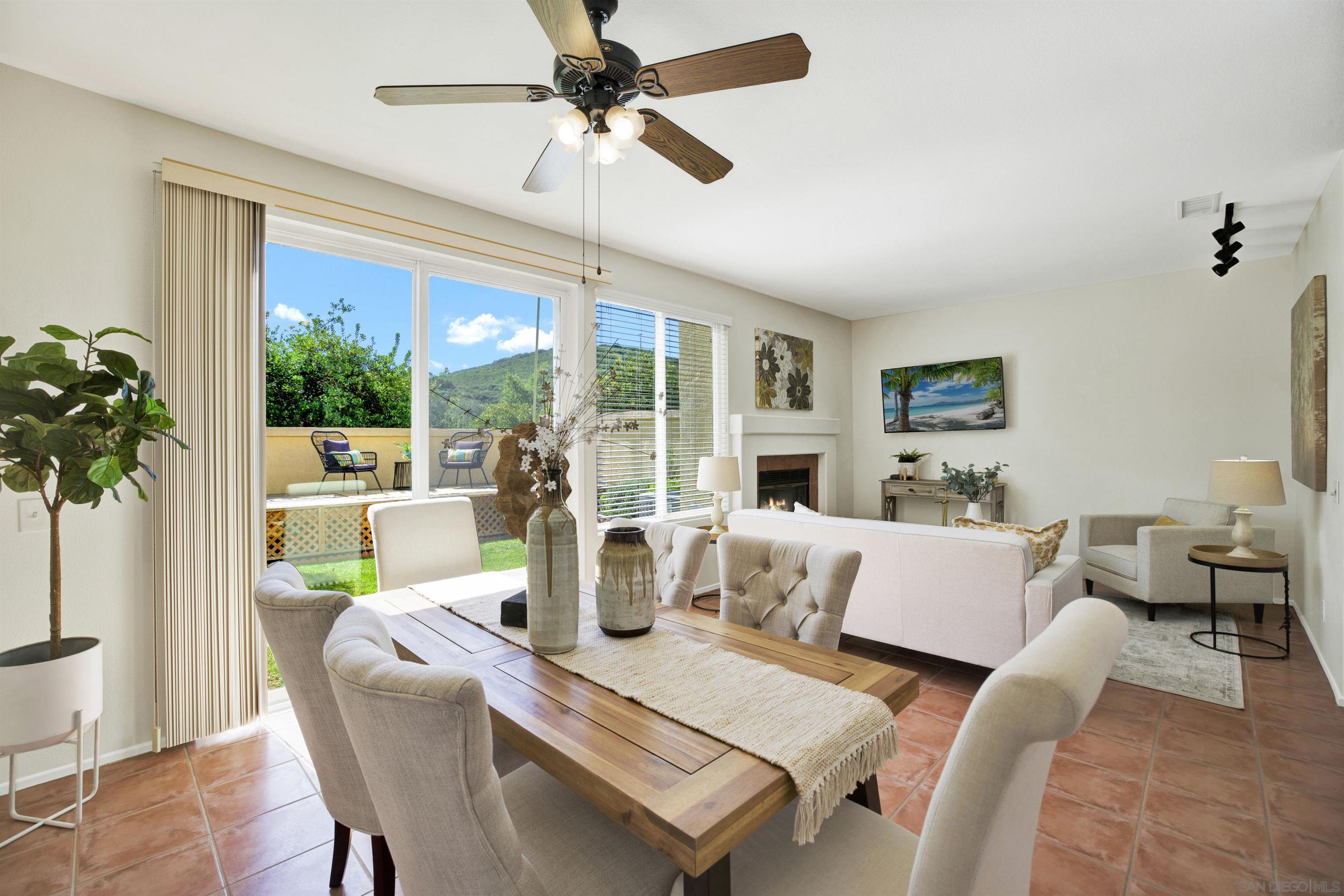 Detail Gallery Image 2 of 31 For 10909  Creekbridge Pl, San Diego,  CA 92128 - 2 Beds | 2/1 Baths