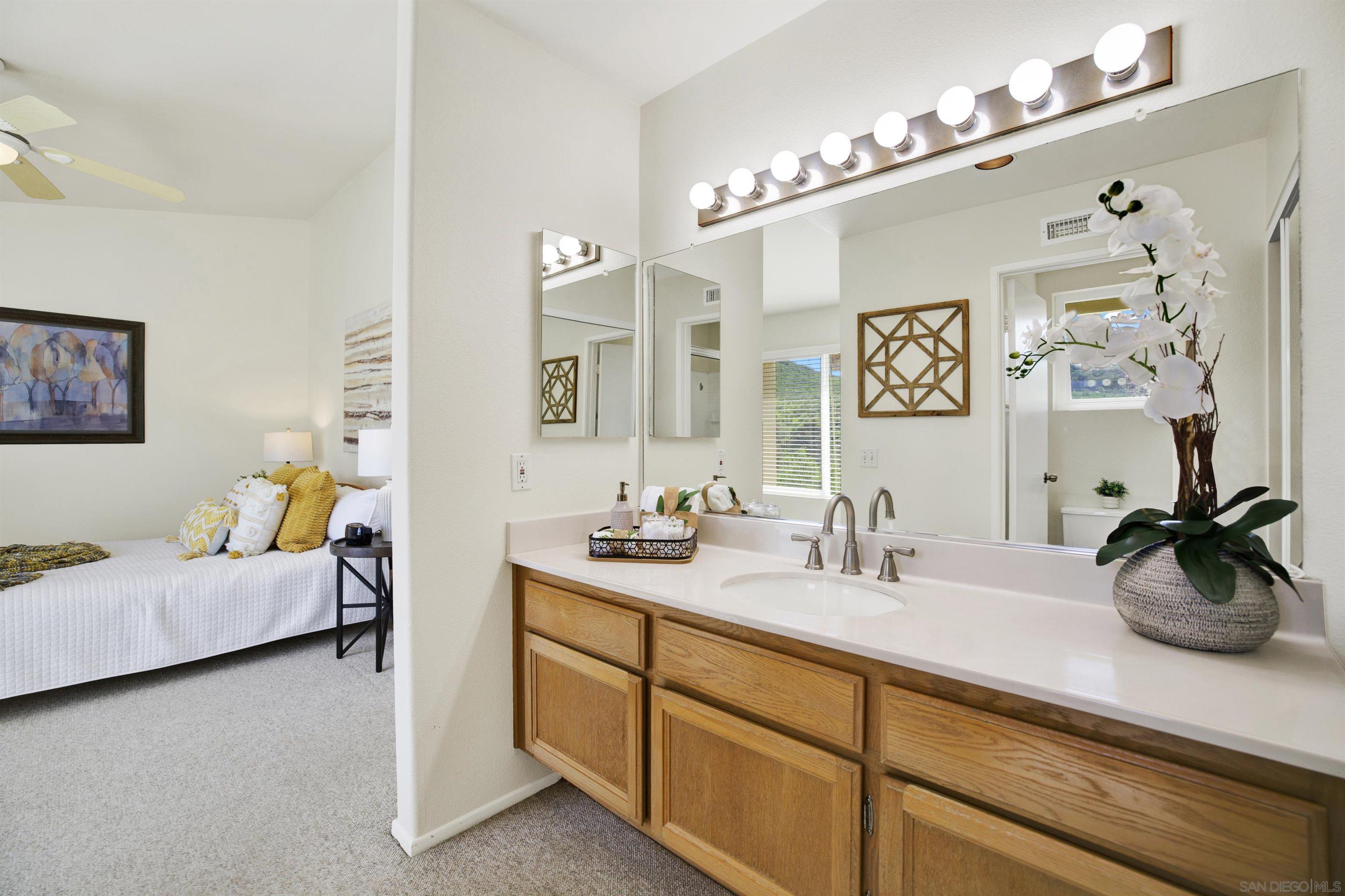 Detail Gallery Image 17 of 31 For 10909  Creekbridge Pl, San Diego,  CA 92128 - 2 Beds | 2/1 Baths