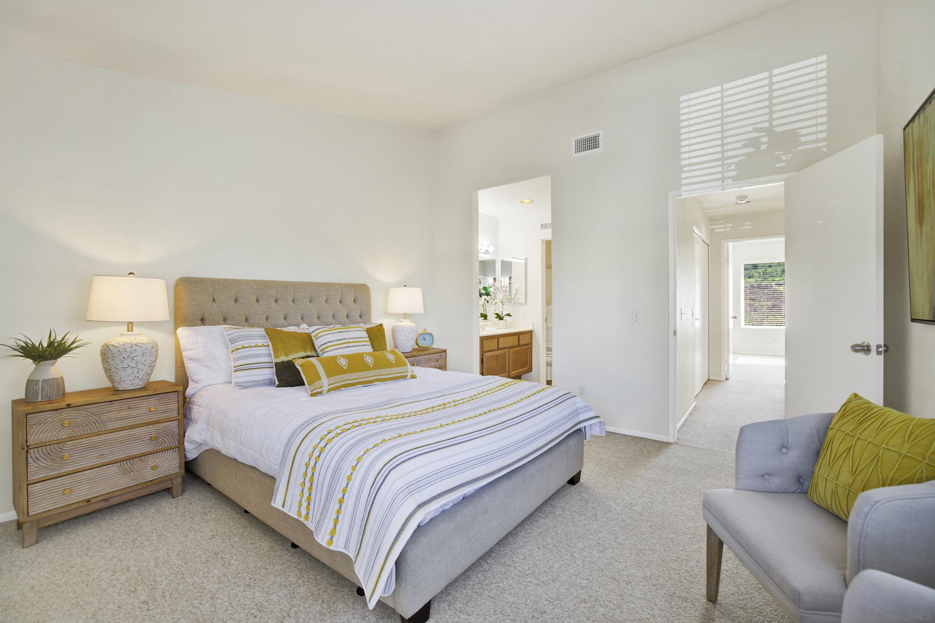 Detail Gallery Image 19 of 31 For 10909  Creekbridge Pl, San Diego,  CA 92128 - 2 Beds | 2/1 Baths