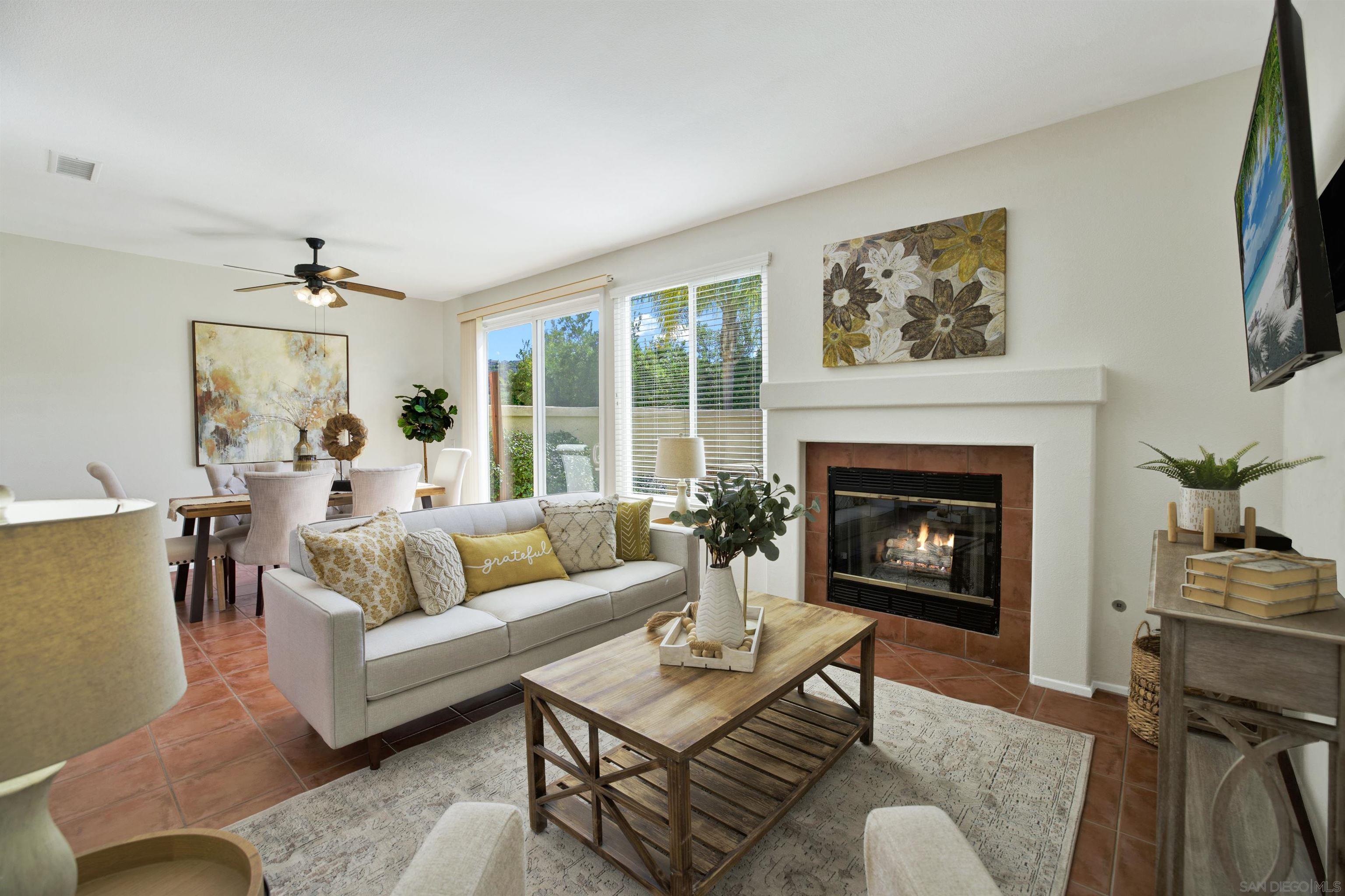 Detail Gallery Image 5 of 31 For 10909  Creekbridge Pl, San Diego,  CA 92128 - 2 Beds | 2/1 Baths