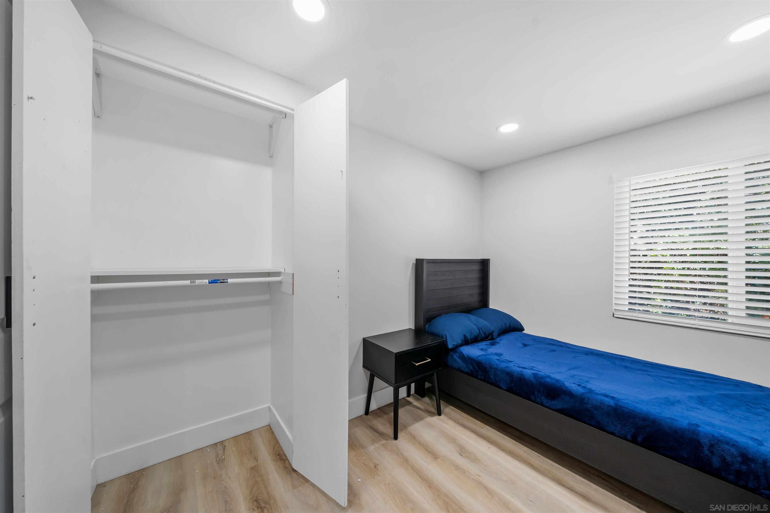 Front Image Thumbnail for SD260005520