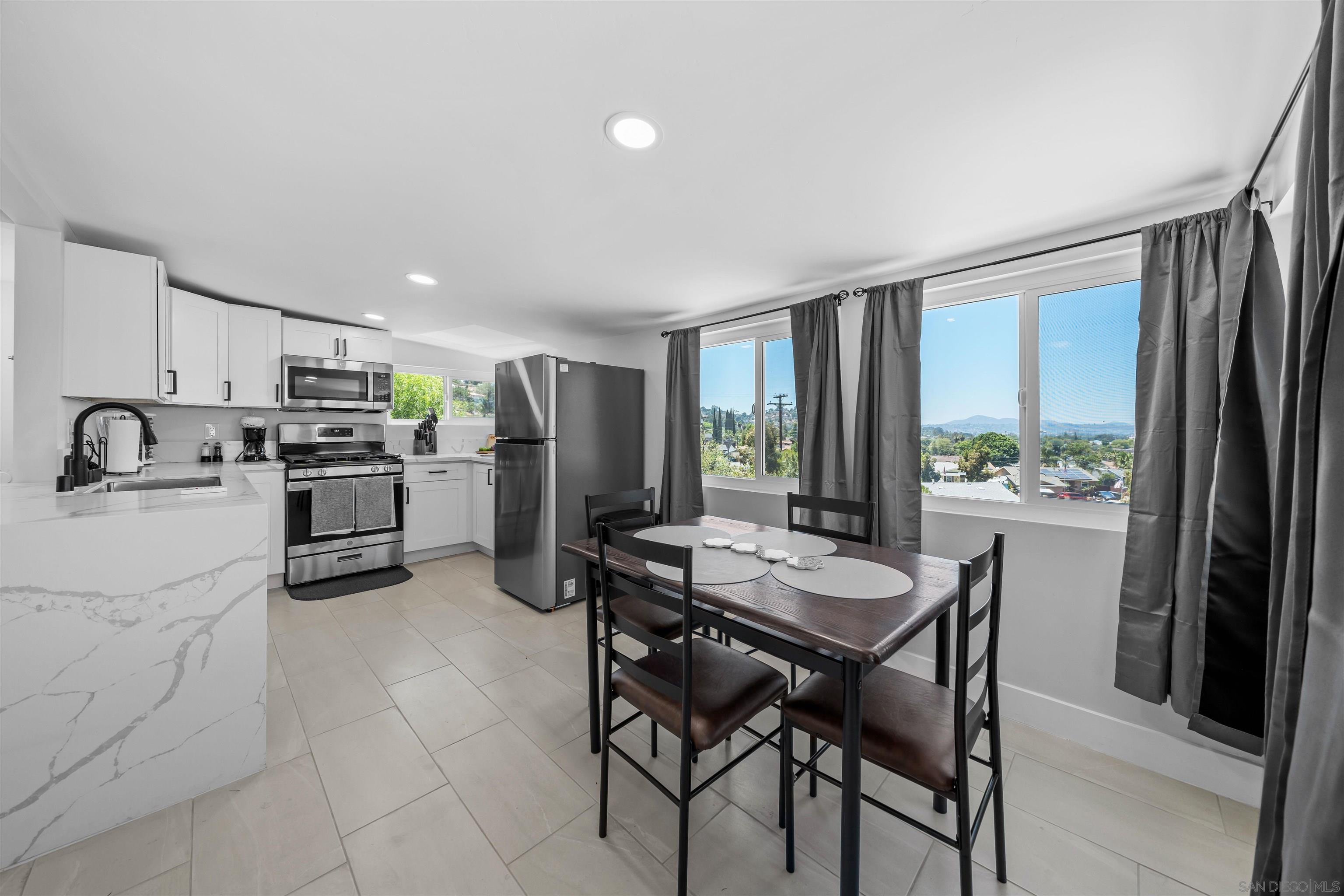 Detail Gallery Image 17 of 36 For 1730  Vista Del Valle Blvd  2 - Room for Rent in 3, El Cajon,  CA 92019 - 1 Beds | 0 Baths