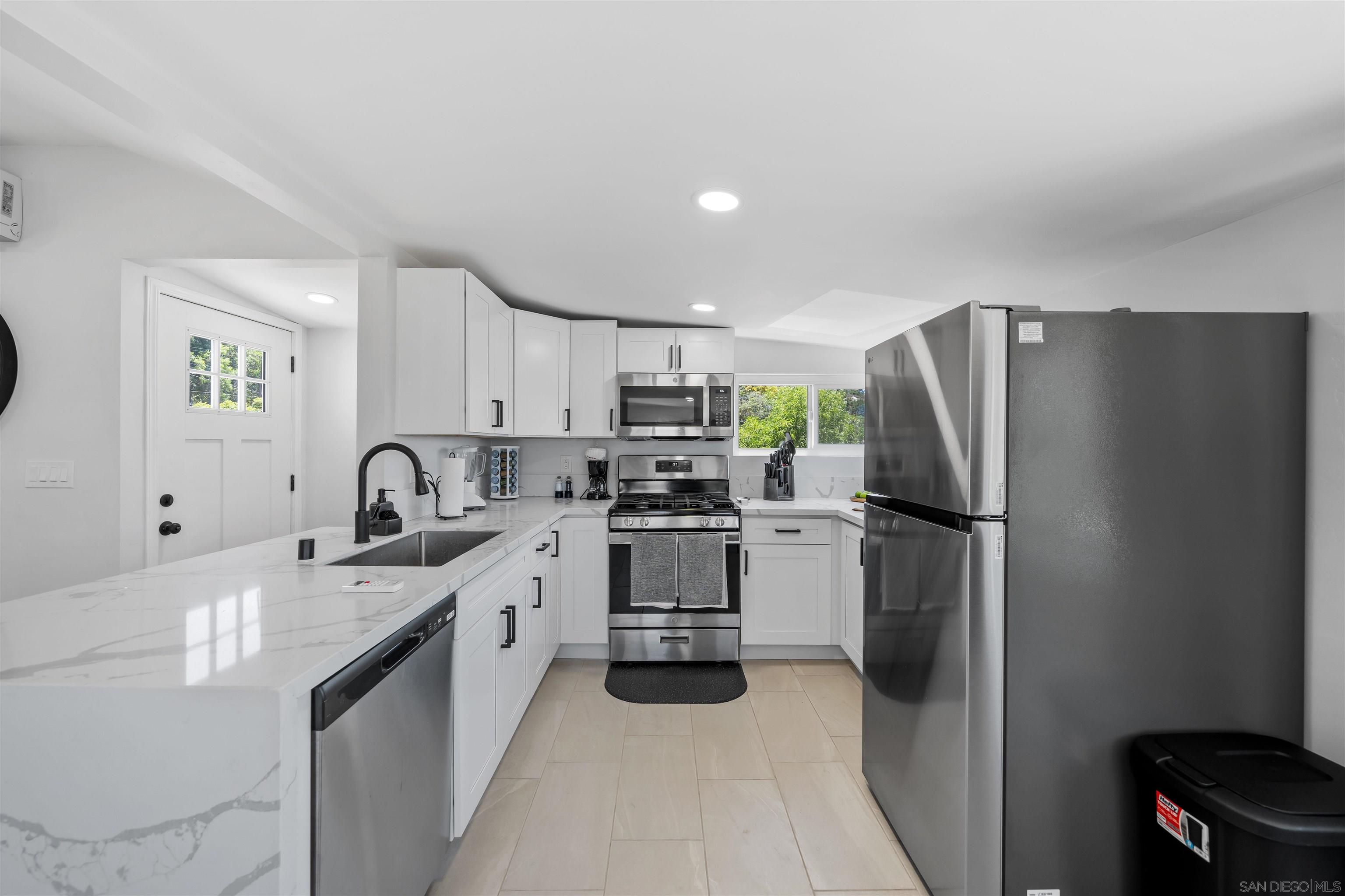 Detail Gallery Image 27 of 36 For 1730  Vista Del Valle Blvd  2 - Room for Rent in 3, El Cajon,  CA 92019 - 1 Beds | 0 Baths