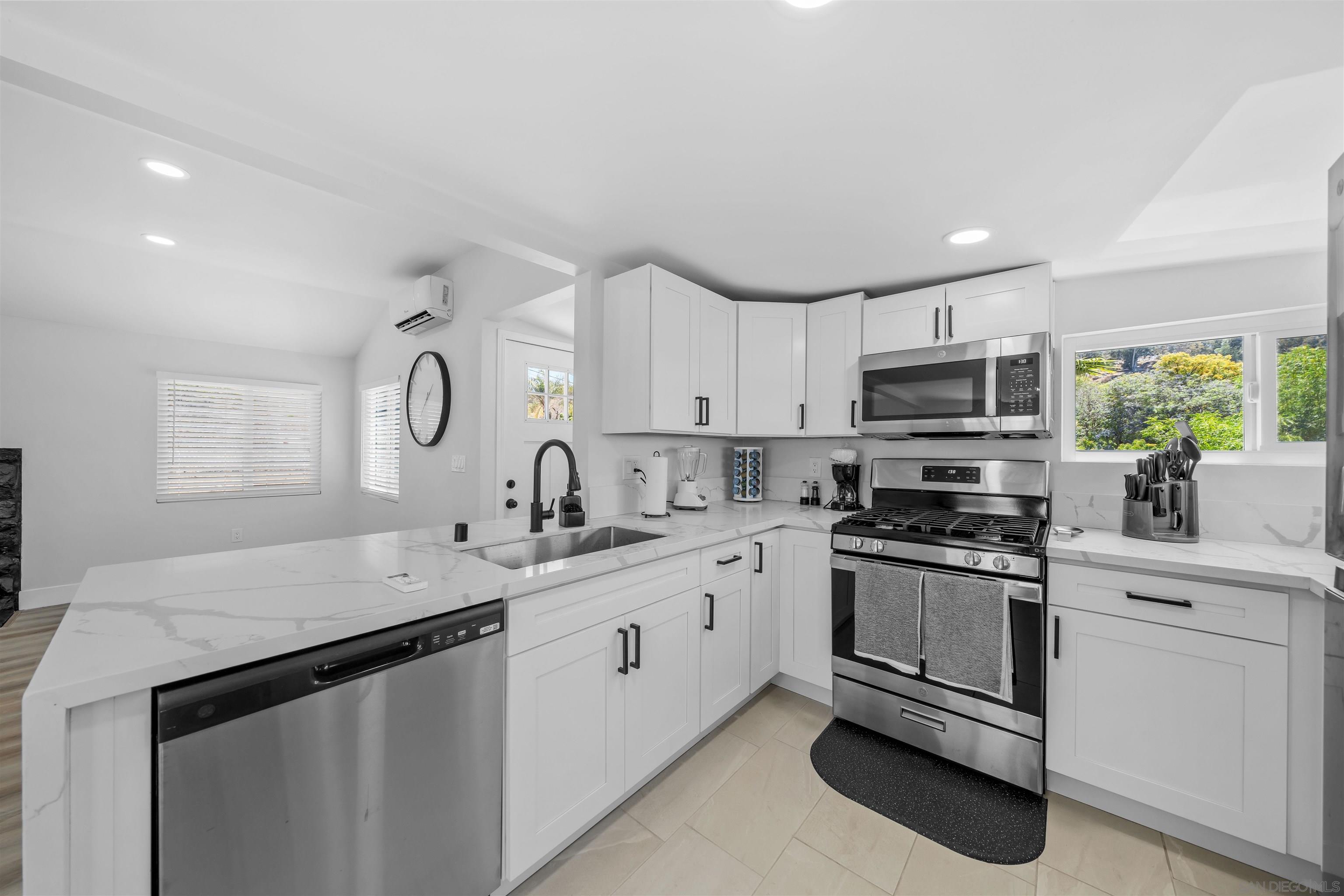 Detail Gallery Image 28 of 36 For 1730  Vista Del Valle Blvd  2 - Room for Rent in 3, El Cajon,  CA 92019 - 1 Beds | 0 Baths