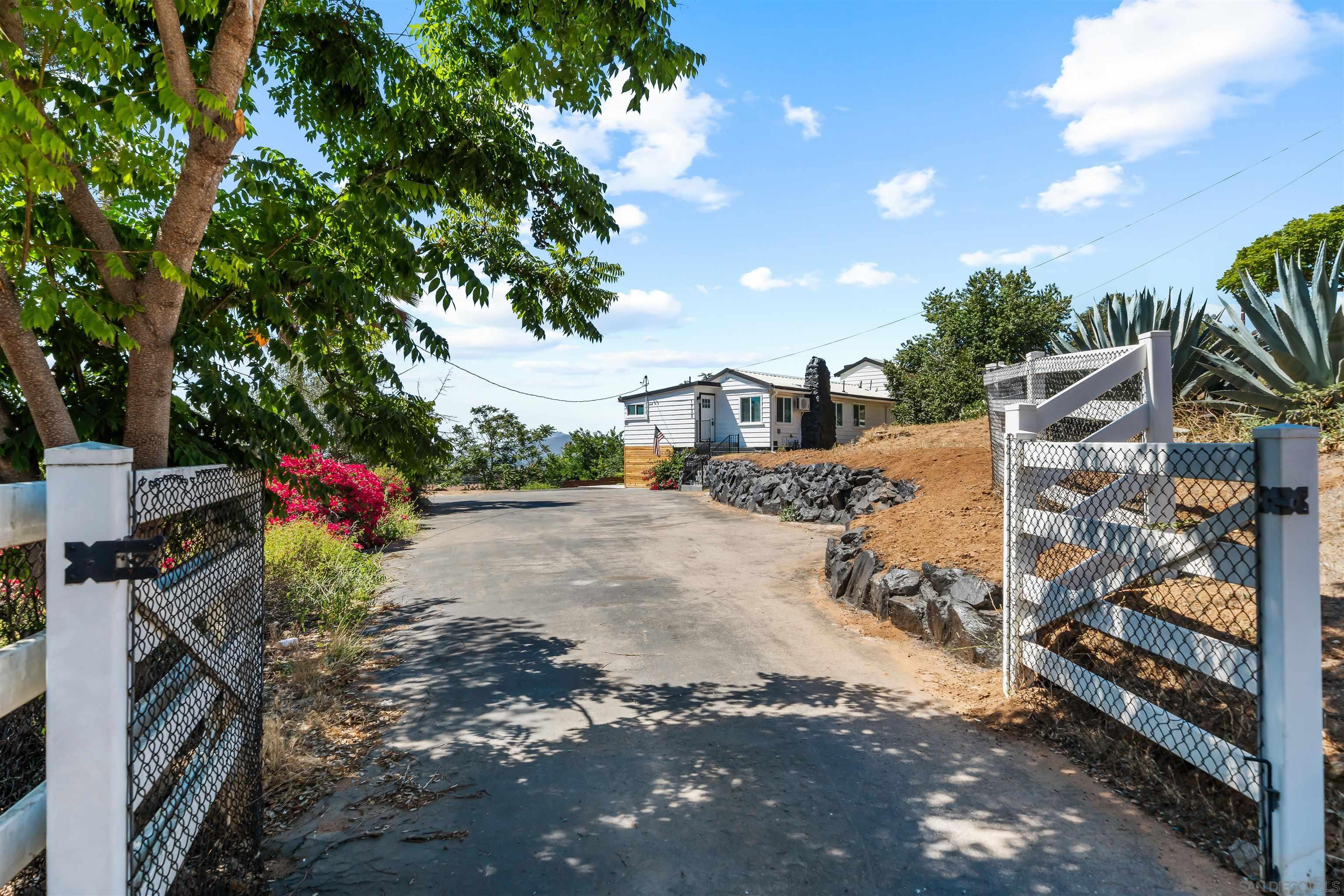 Detail Gallery Image 31 of 36 For 1730  Vista Del Valle Blvd  2 - Room for Rent in 3, El Cajon,  CA 92019 - 1 Beds | 0 Baths