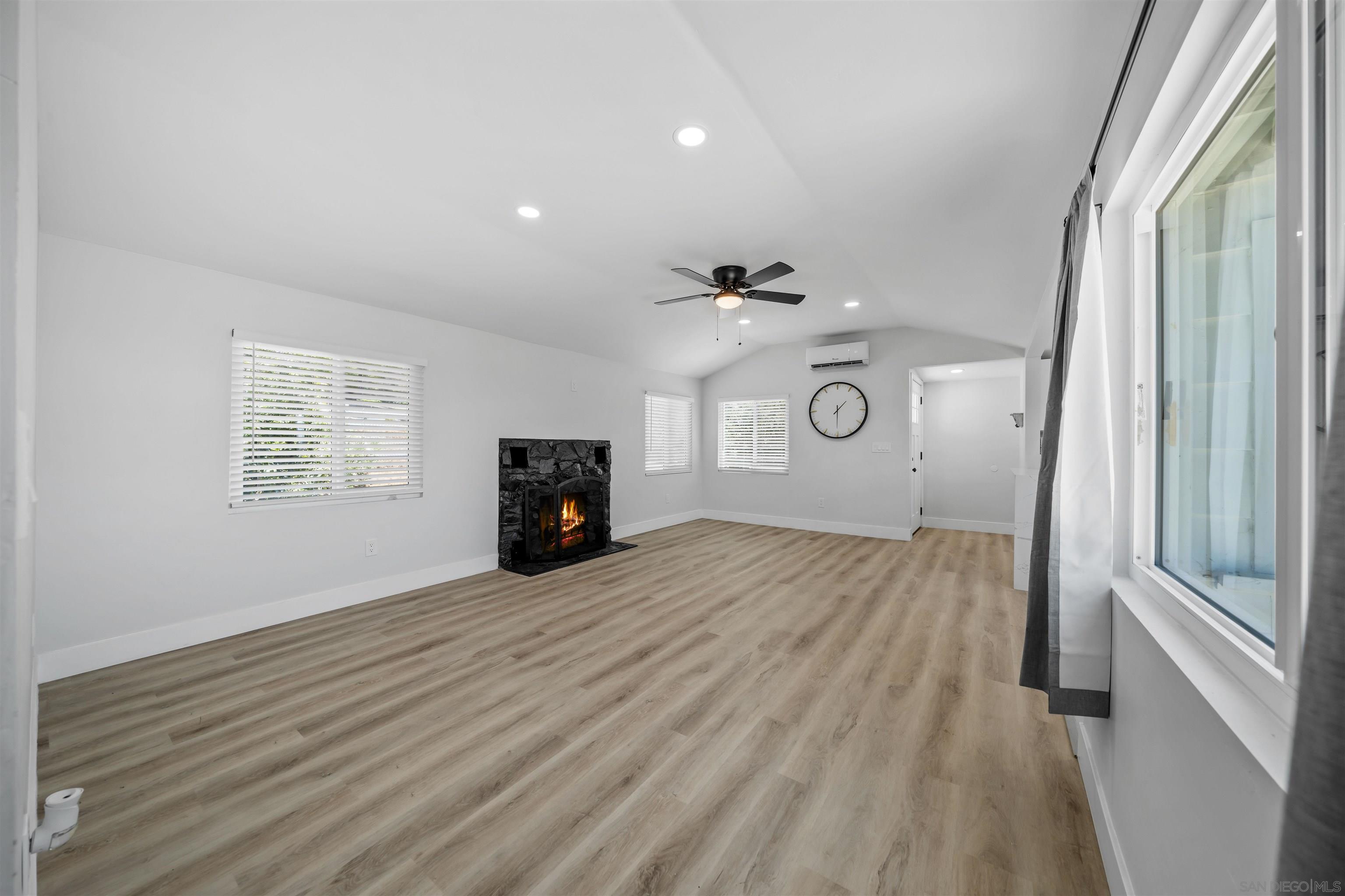 Detail Gallery Image 10 of 36 For 1730  Vista Del Valle Blvd  2 - Room for Rent in 3, El Cajon,  CA 92019 - 1 Beds | 0 Baths