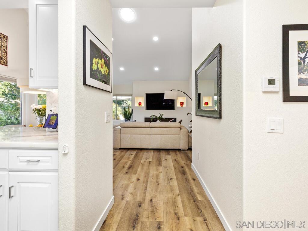 Detail Gallery Image 8 of 46 For 4710  Galicia Way, Oceanside,  CA 92056 - 2 Beds | 2 Baths