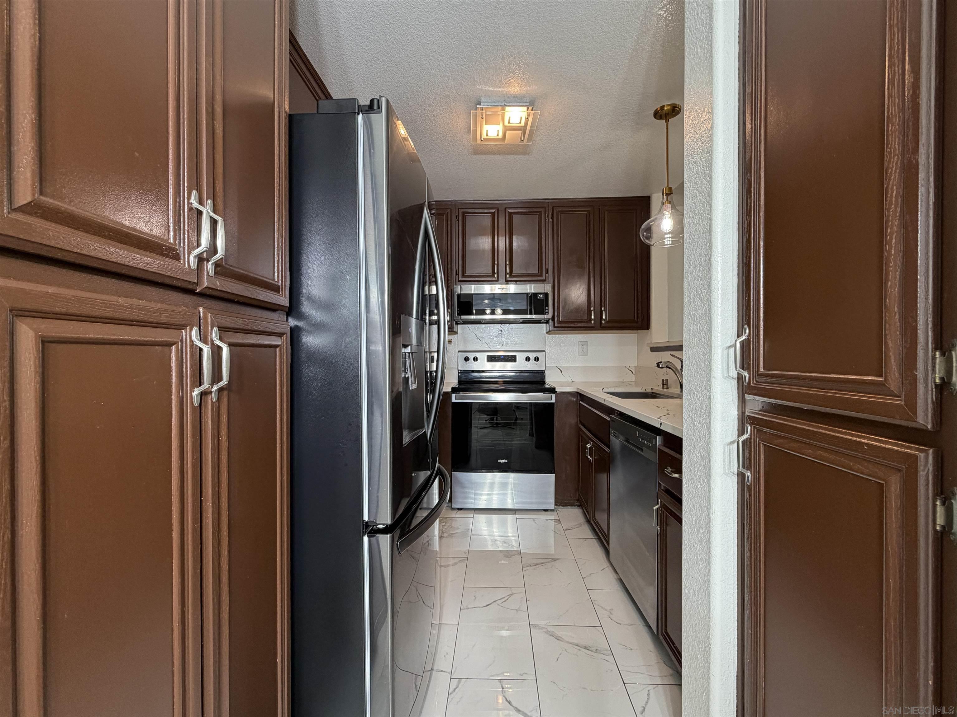 Detail Gallery Image 7 of 54 For 2057  Burton St  #64,  San Diego,  CA 92111 - 2 Beds | 2 Baths