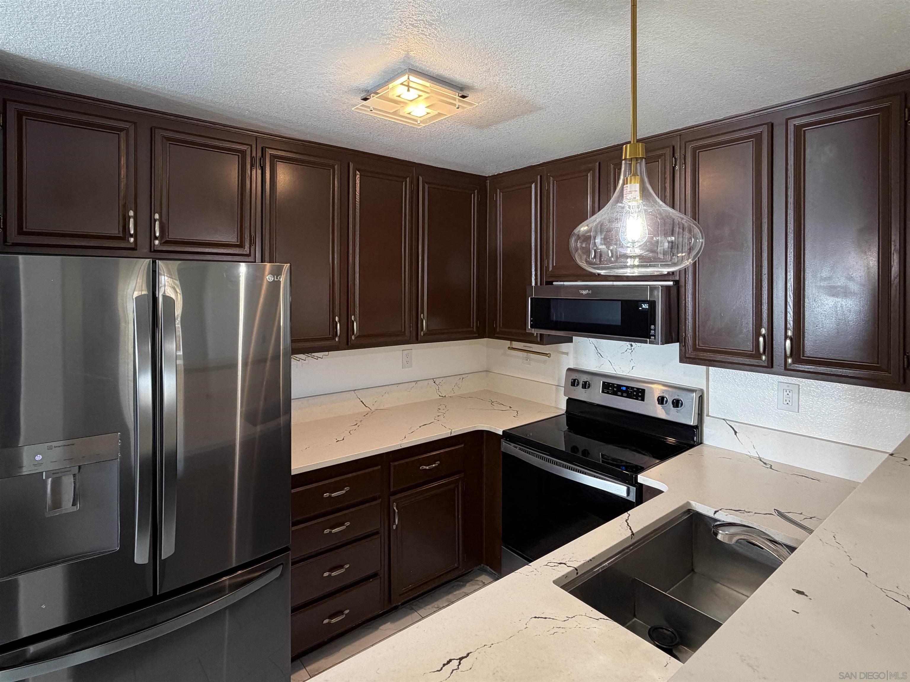 Detail Gallery Image 8 of 54 For 2057  Burton St  #64,  San Diego,  CA 92111 - 2 Beds | 2 Baths