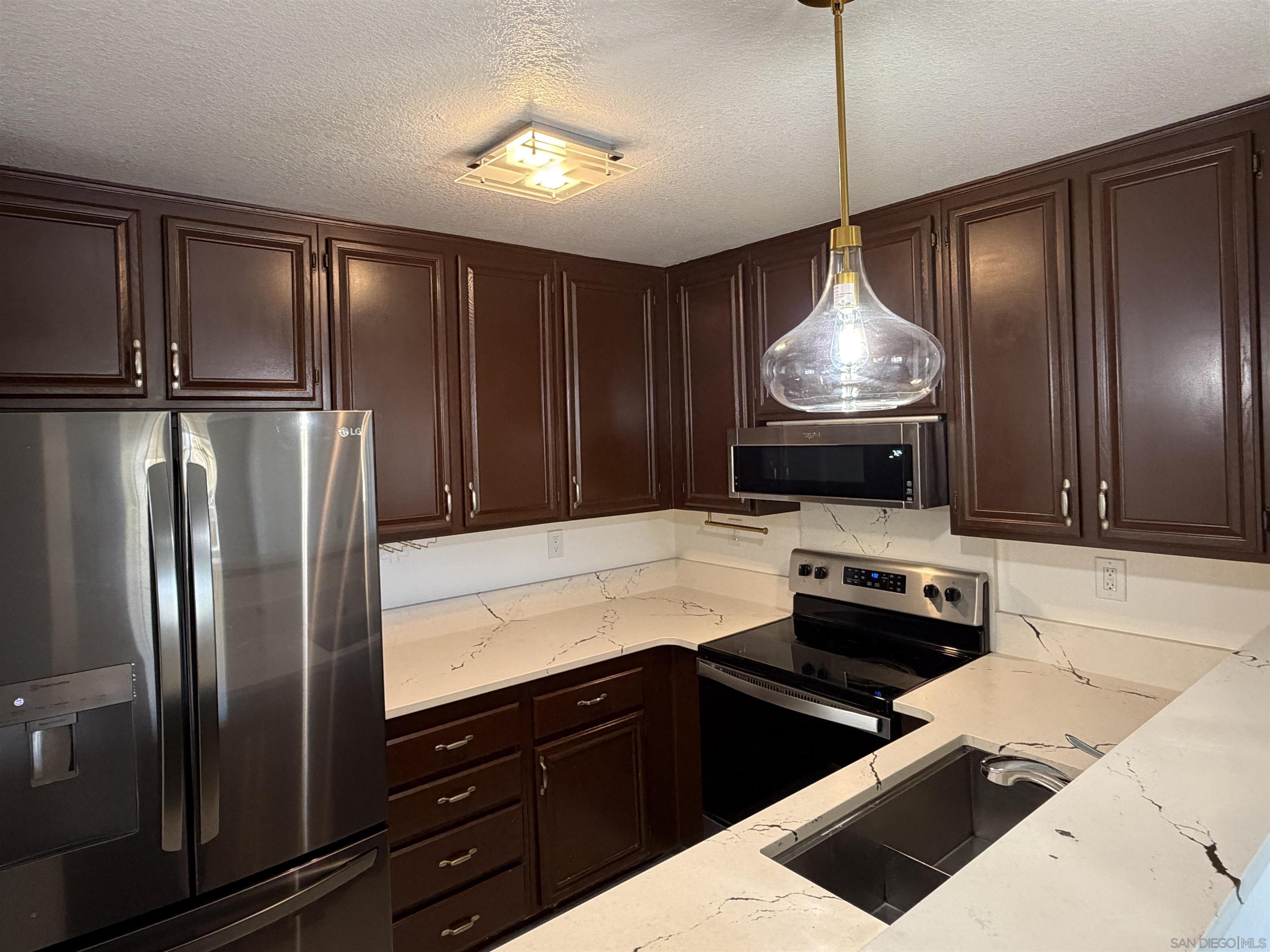 Detail Gallery Image 9 of 54 For 2057  Burton St  #64,  San Diego,  CA 92111 - 2 Beds | 2 Baths