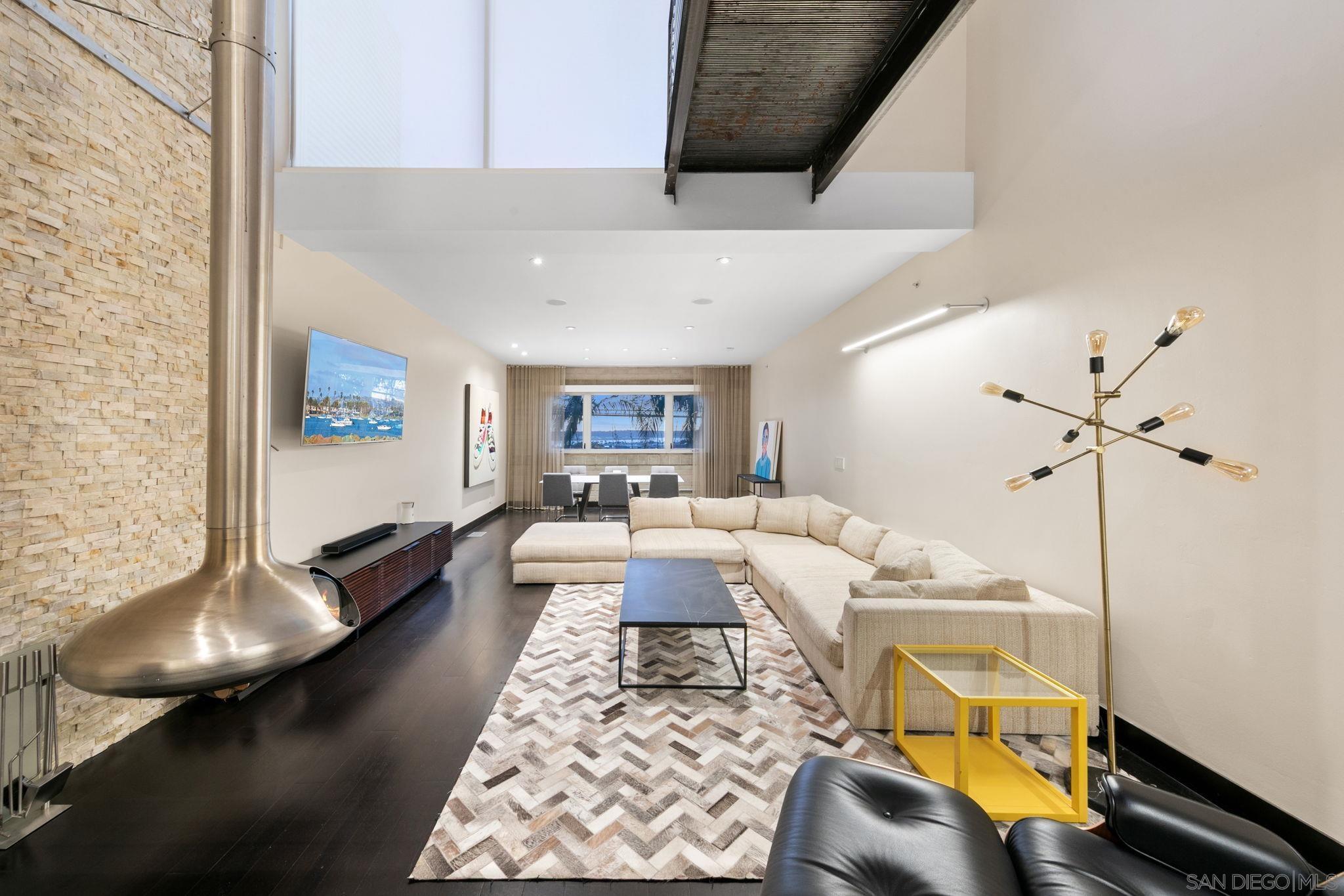 Detail Gallery Image 2 of 74 For 3033  India St.  #6,  San Diego,  CA 92103 - 3 Beds | 2/1 Baths