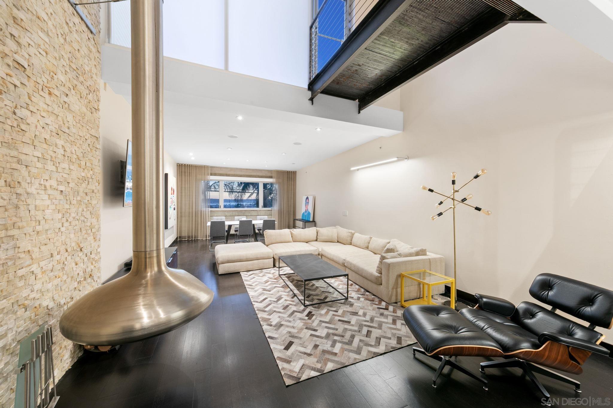 Detail Gallery Image 3 of 74 For 3033  India St.  #6,  San Diego,  CA 92103 - 3 Beds | 2/1 Baths