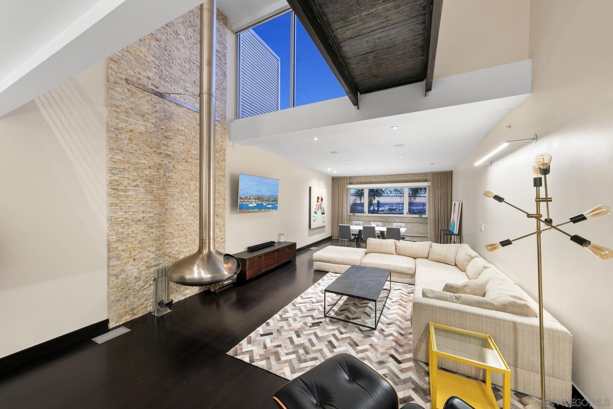 Detail Gallery Image 4 of 74 For 3033  India St.  #6,  San Diego,  CA 92103 - 3 Beds | 2/1 Baths