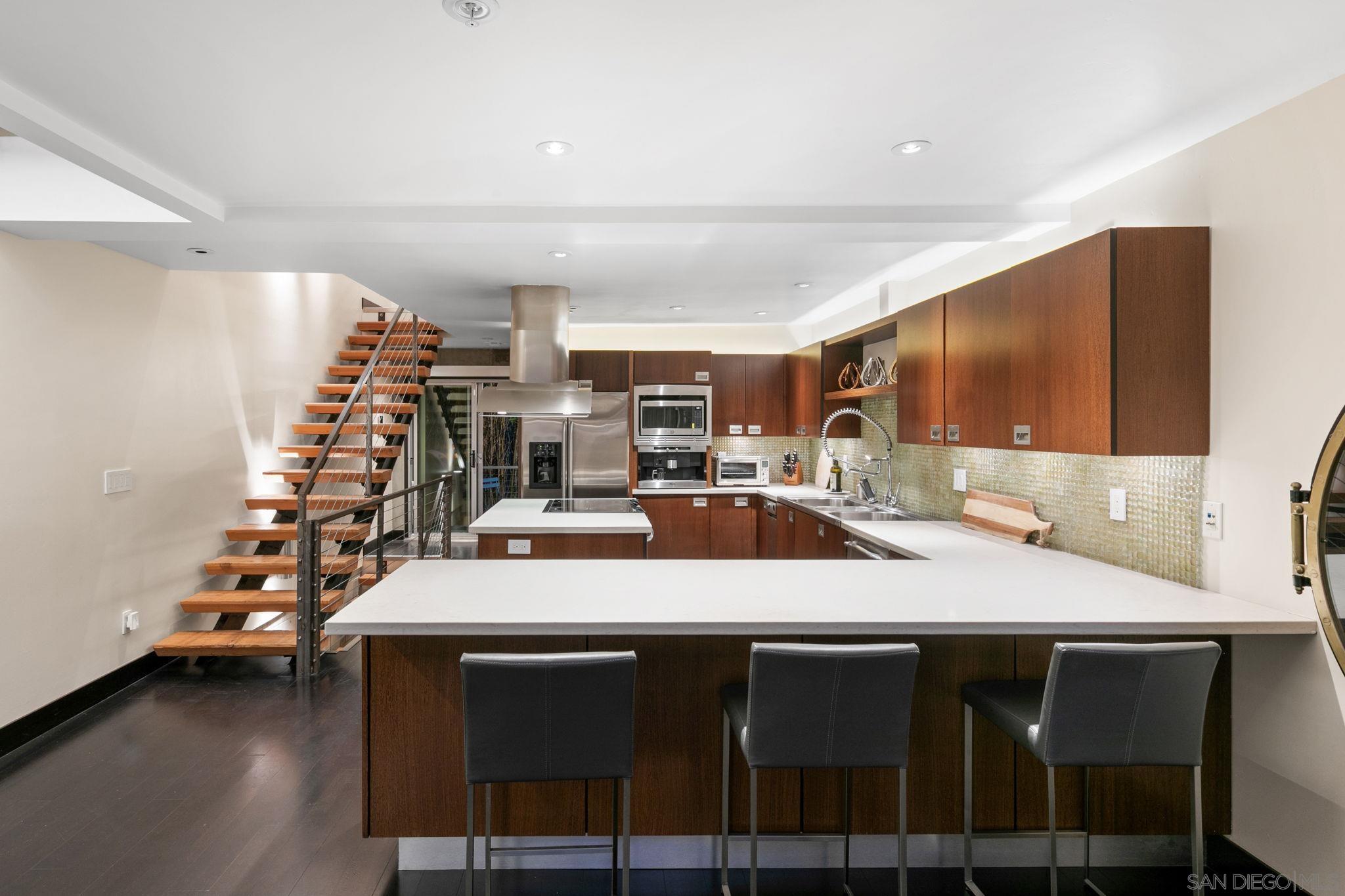 Detail Gallery Image 8 of 74 For 3033  India St.  #6,  San Diego,  CA 92103 - 3 Beds | 2/1 Baths