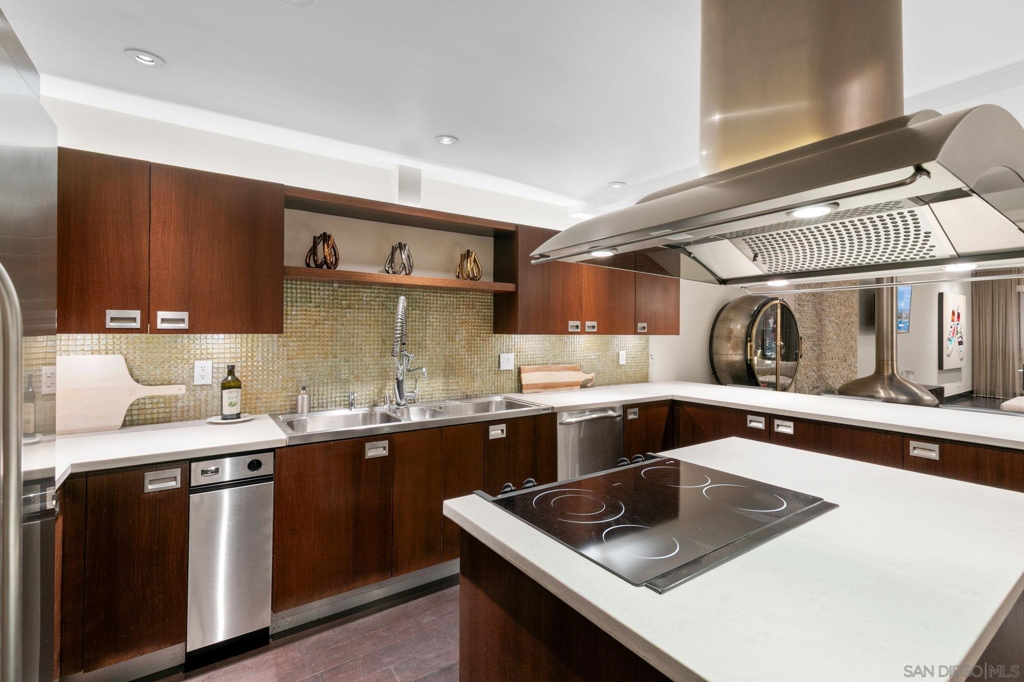 Detail Gallery Image 10 of 74 For 3033  India St.  #6,  San Diego,  CA 92103 - 3 Beds | 2/1 Baths