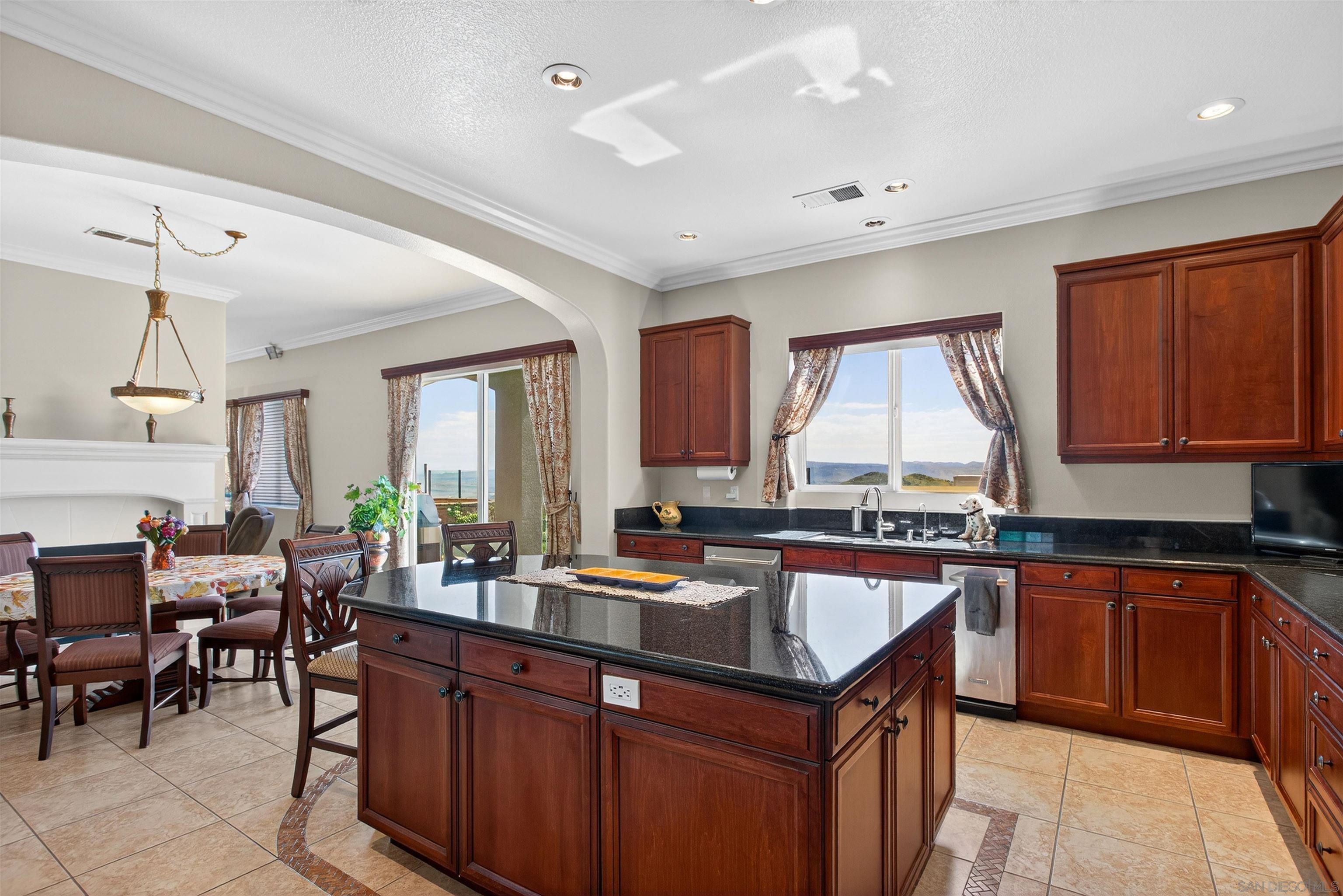 Detail Gallery Image 16 of 62 For 18410  Lakepointe Dr, Riverside,  CA 92503 - 5 Beds | 4/1 Baths