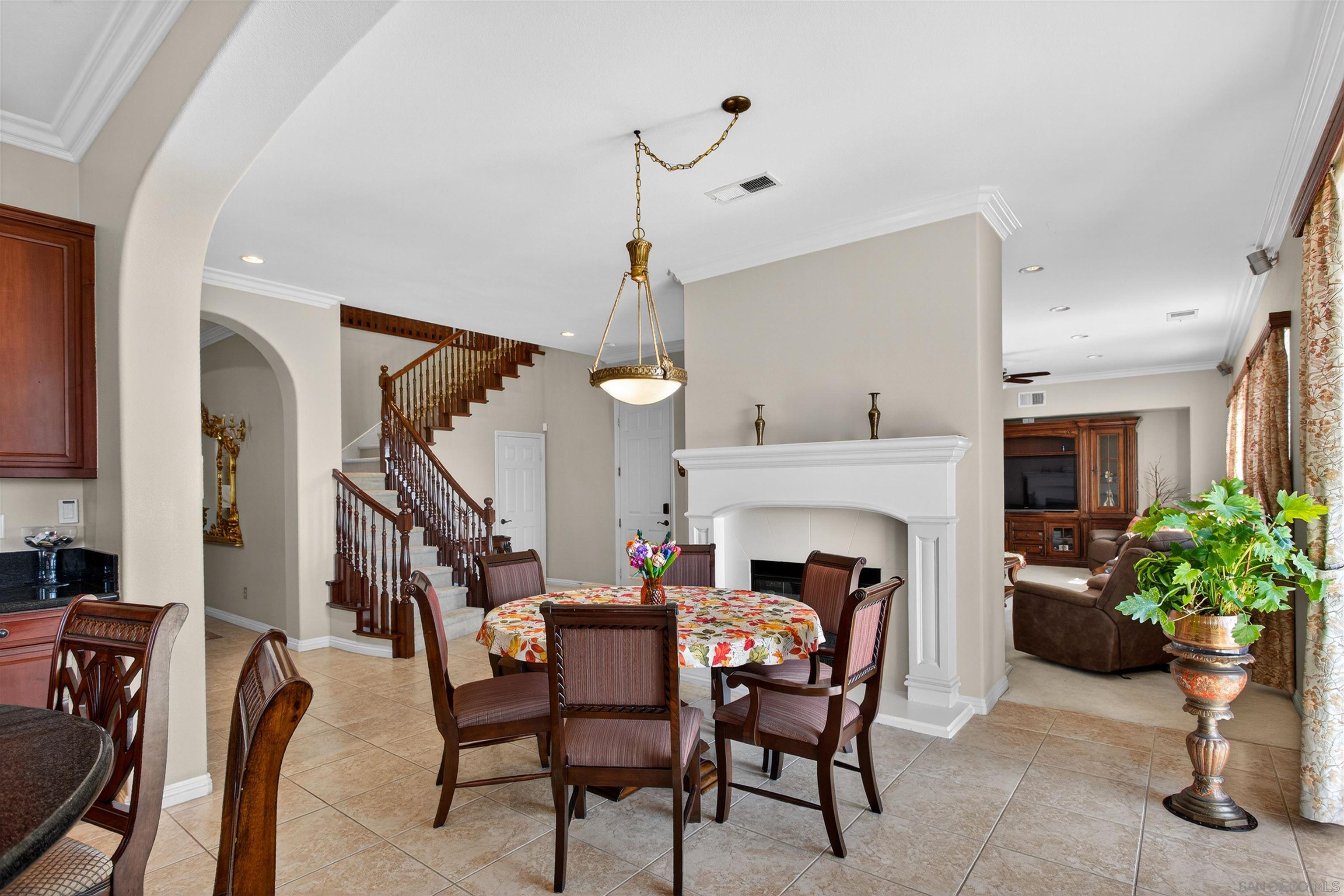 Detail Gallery Image 17 of 62 For 18410  Lakepointe Dr, Riverside,  CA 92503 - 5 Beds | 4/1 Baths