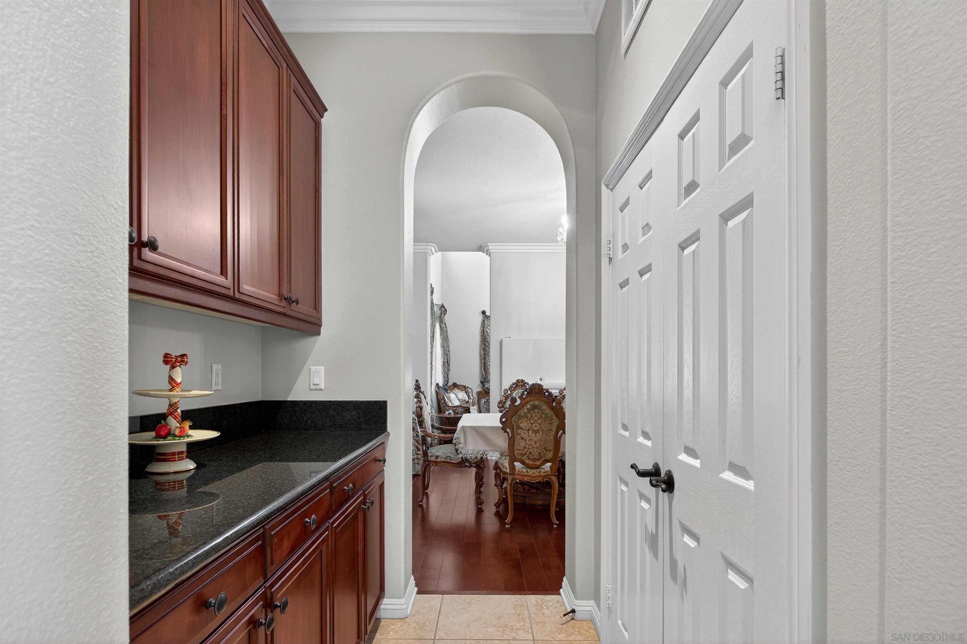 Detail Gallery Image 19 of 62 For 18410  Lakepointe Dr, Riverside,  CA 92503 - 5 Beds | 4/1 Baths