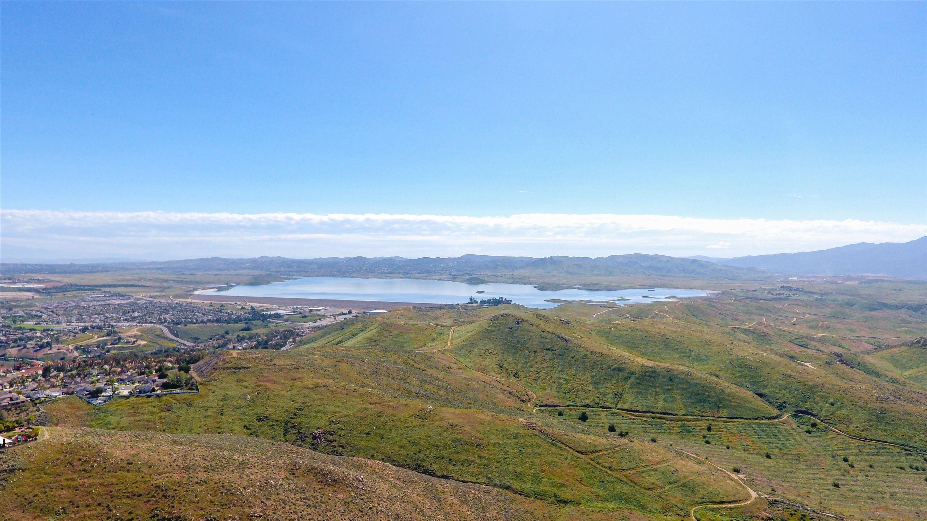 Detail Gallery Image 3 of 62 For 18410  Lakepointe Dr, Riverside,  CA 92503 - 5 Beds | 4/1 Baths