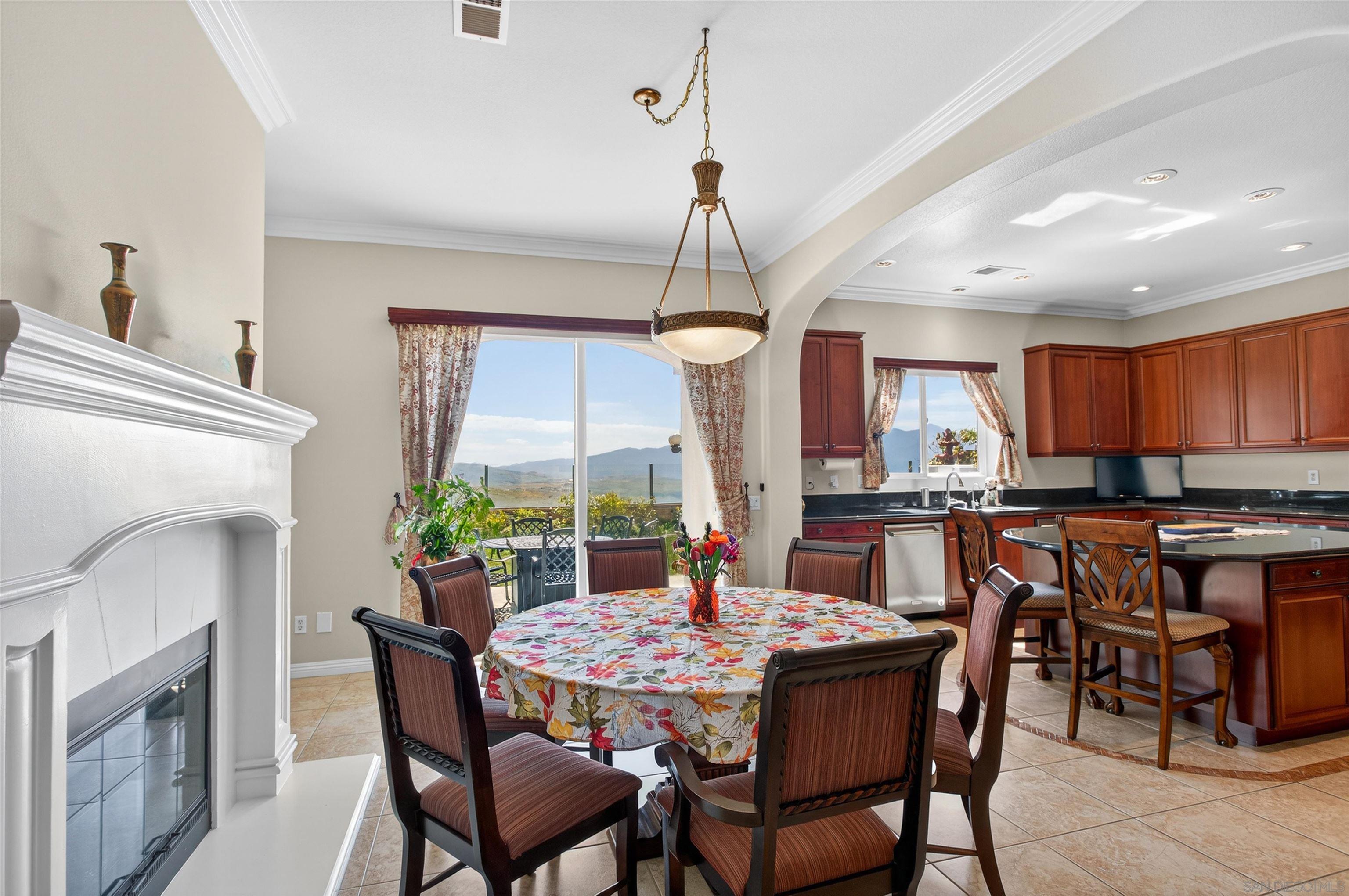 Detail Gallery Image 21 of 62 For 18410  Lakepointe Dr, Riverside,  CA 92503 - 5 Beds | 4/1 Baths