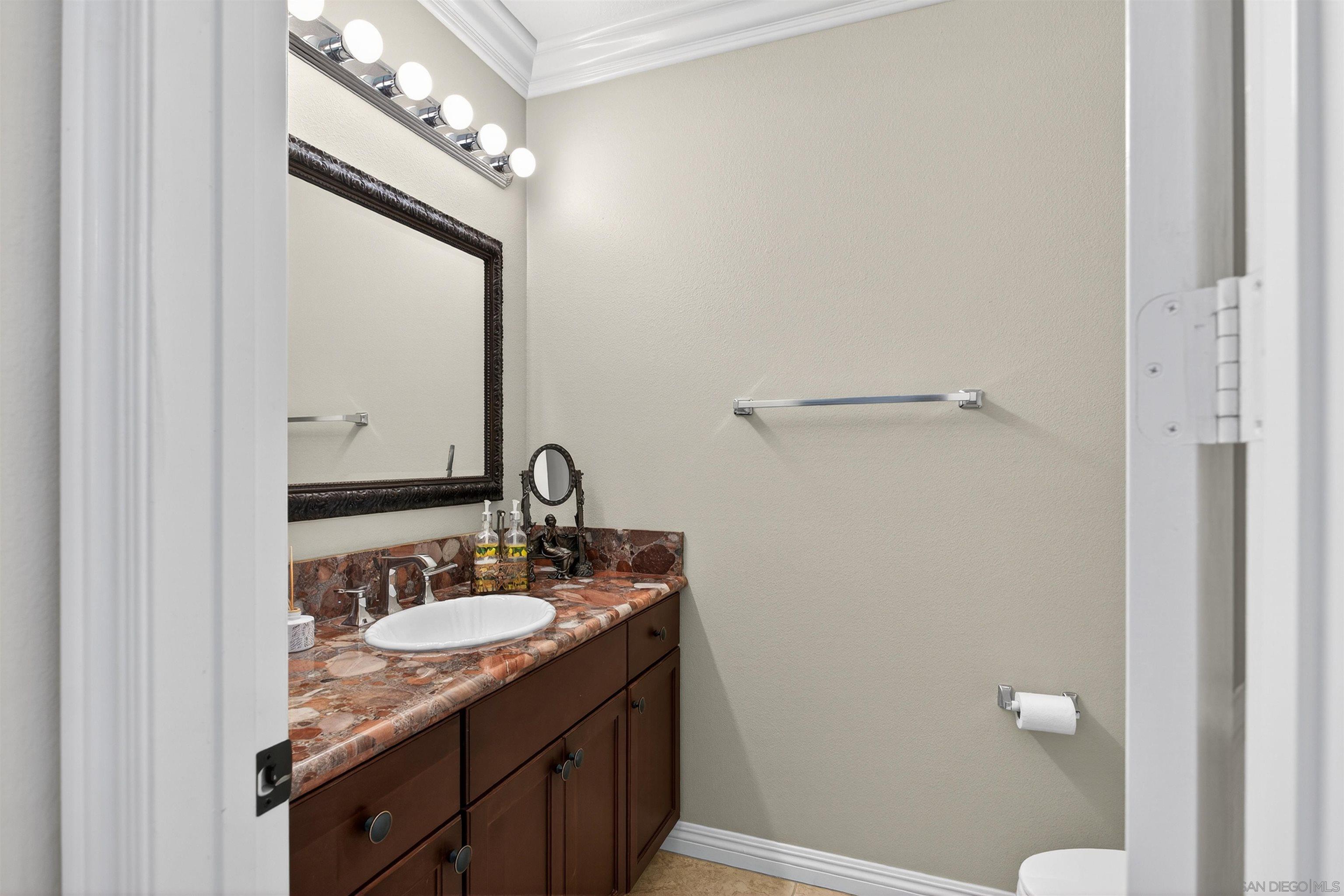 Detail Gallery Image 25 of 62 For 18410  Lakepointe Dr, Riverside,  CA 92503 - 5 Beds | 4/1 Baths