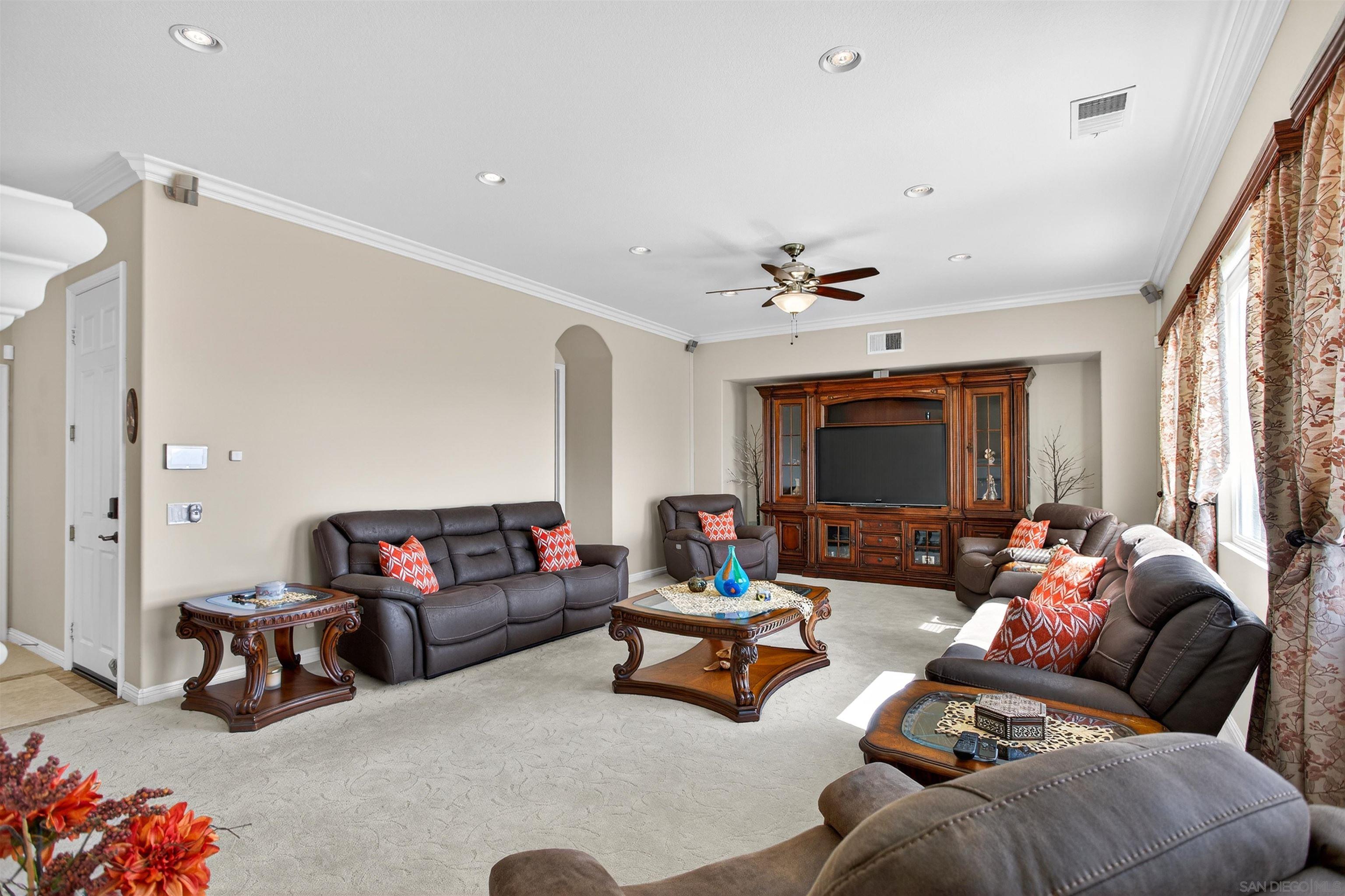 Detail Gallery Image 26 of 62 For 18410  Lakepointe Dr, Riverside,  CA 92503 - 5 Beds | 4/1 Baths