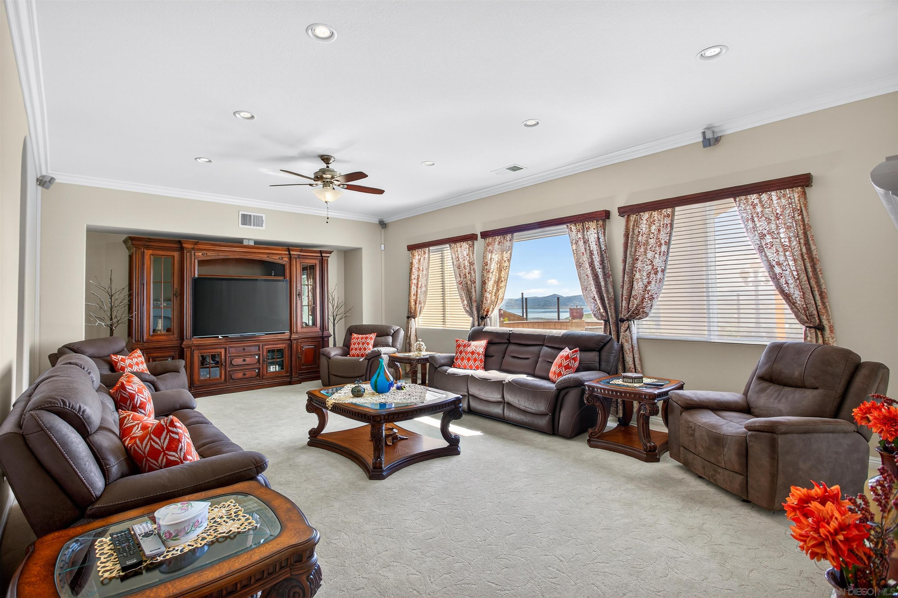 Detail Gallery Image 27 of 62 For 18410  Lakepointe Dr, Riverside,  CA 92503 - 5 Beds | 4/1 Baths