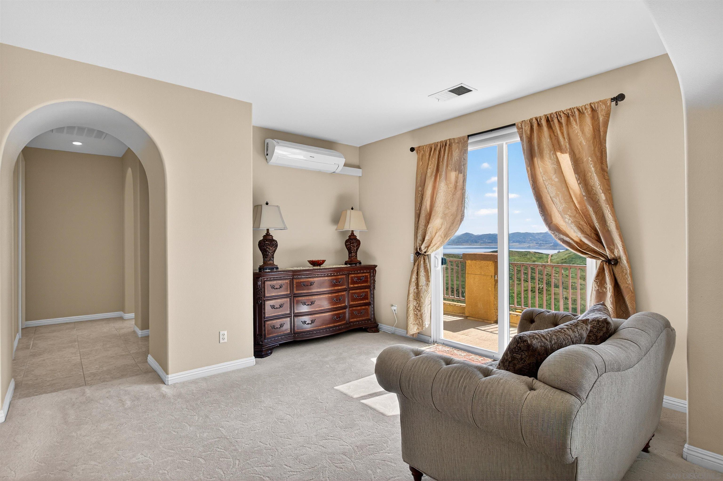 Detail Gallery Image 35 of 62 For 18410  Lakepointe Dr, Riverside,  CA 92503 - 5 Beds | 4/1 Baths