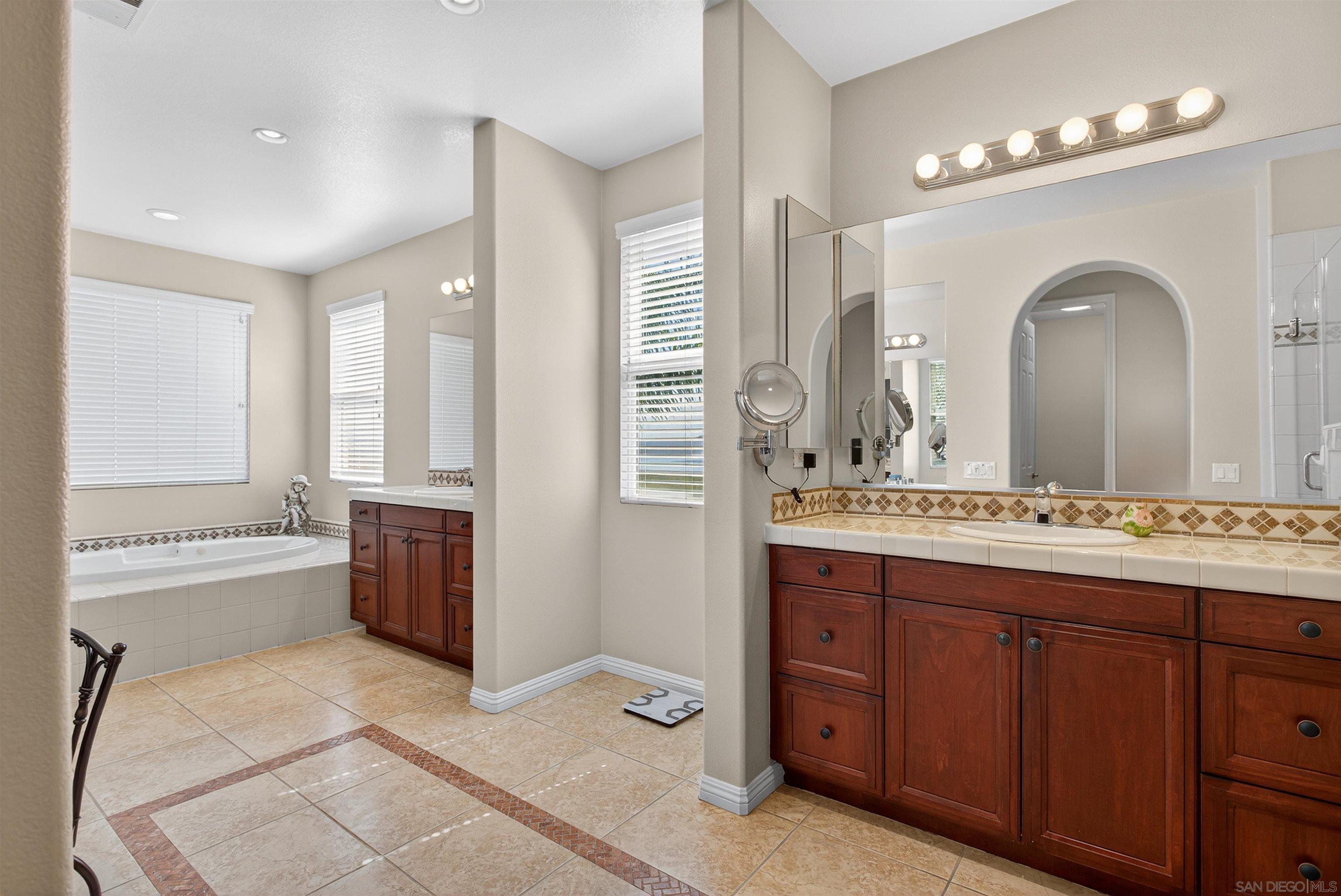 Detail Gallery Image 41 of 62 For 18410  Lakepointe Dr, Riverside,  CA 92503 - 5 Beds | 4/1 Baths
