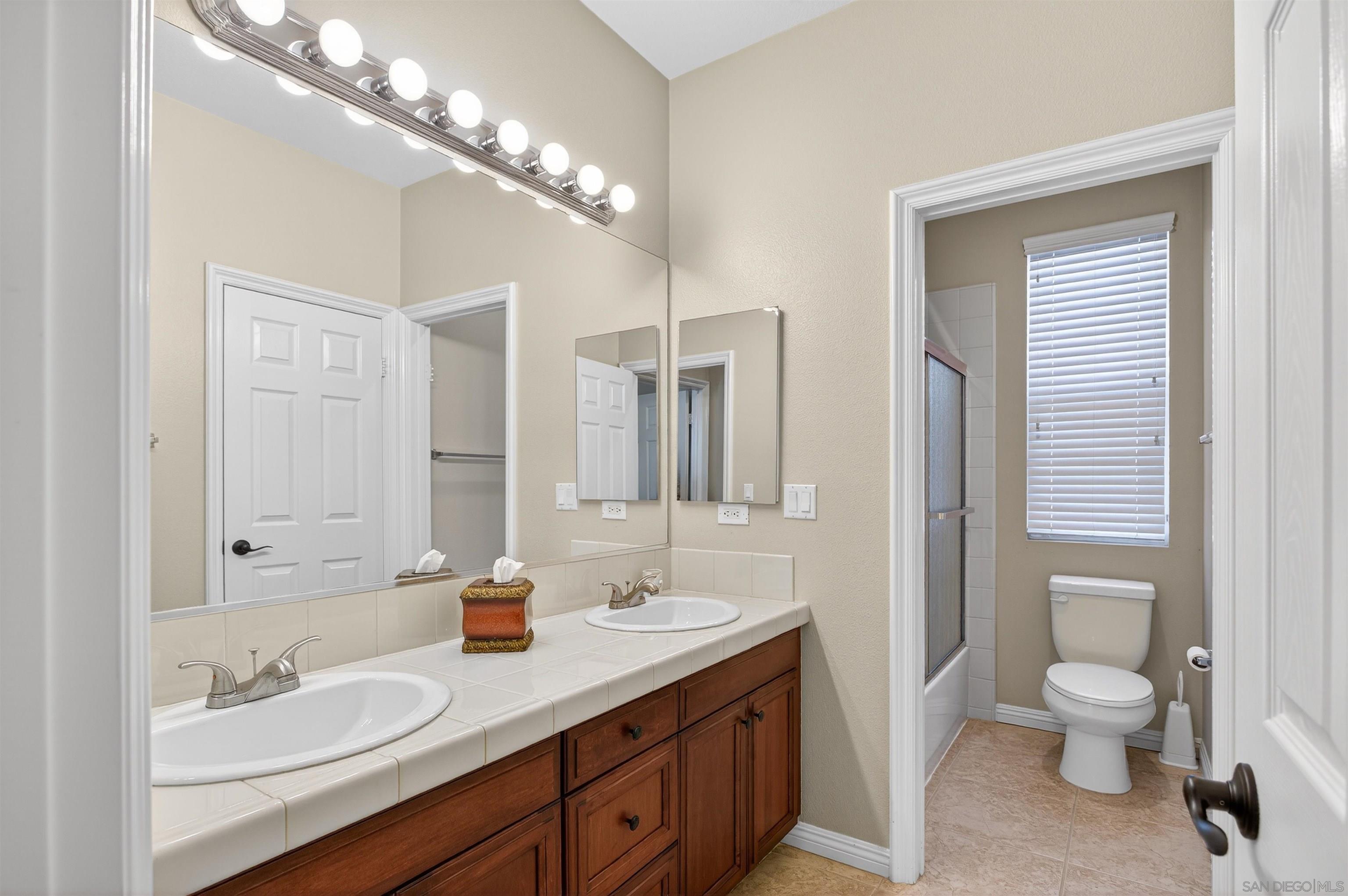 Detail Gallery Image 48 of 62 For 18410  Lakepointe Dr, Riverside,  CA 92503 - 5 Beds | 4/1 Baths