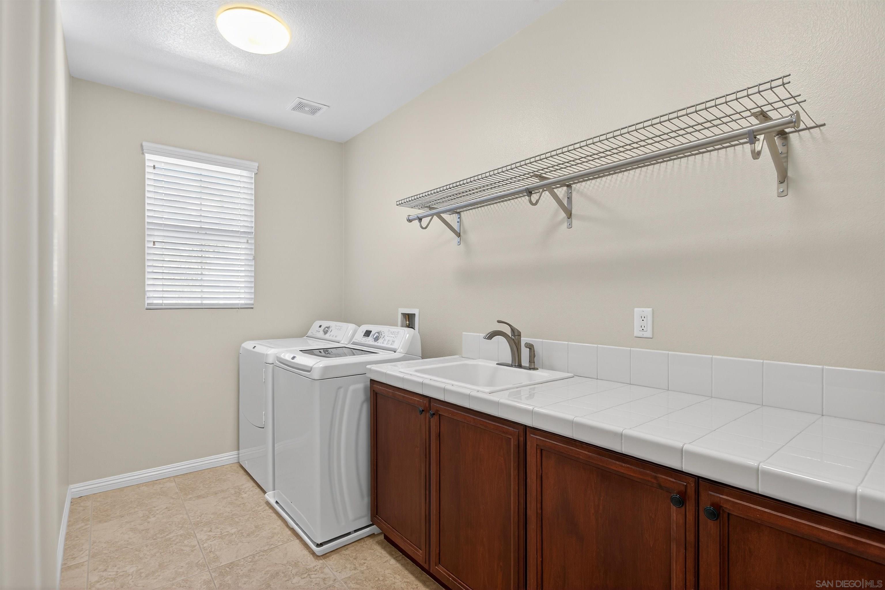 Detail Gallery Image 50 of 62 For 18410  Lakepointe Dr, Riverside,  CA 92503 - 5 Beds | 4/1 Baths