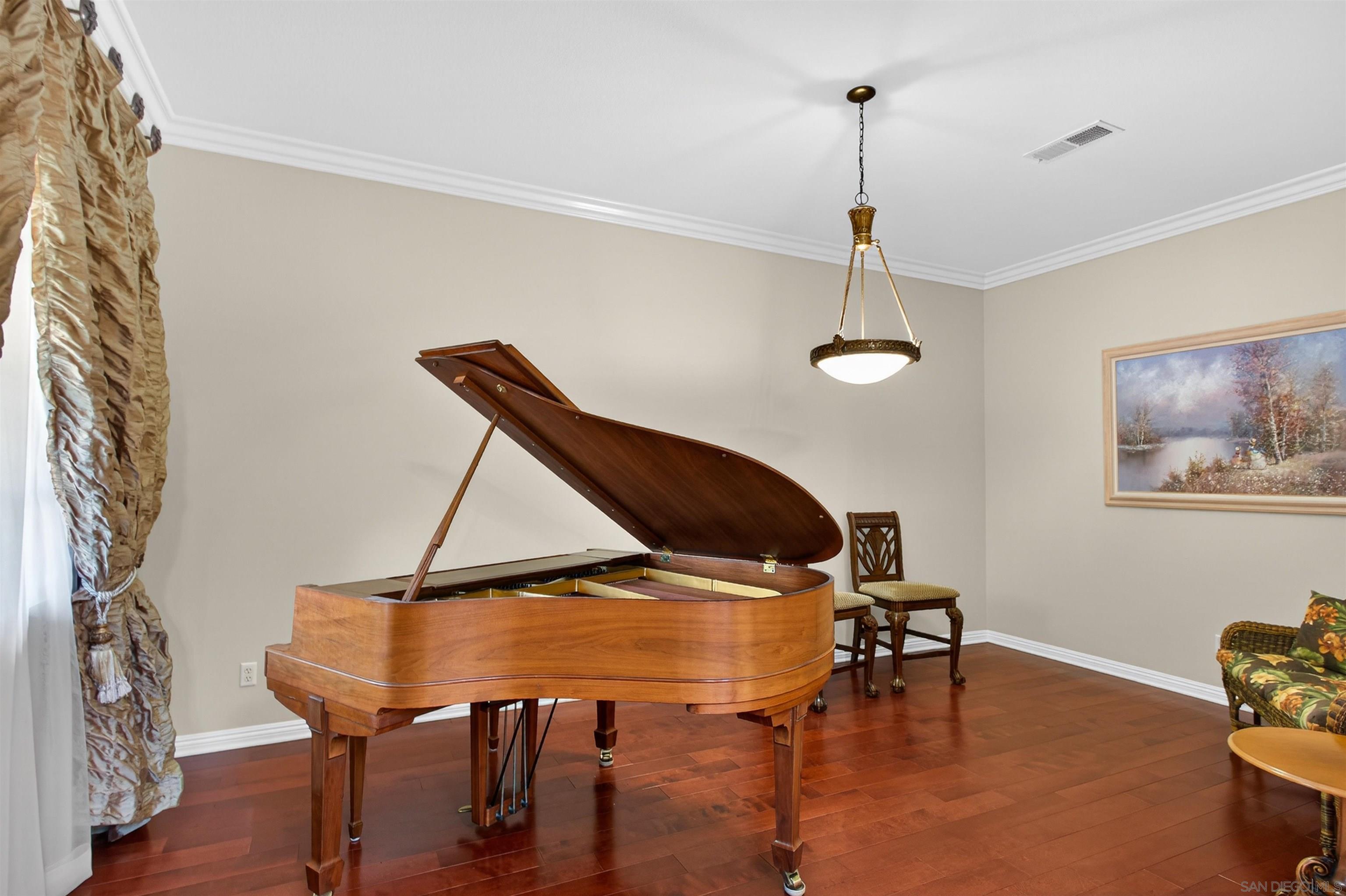 Detail Gallery Image 8 of 62 For 18410  Lakepointe Dr, Riverside,  CA 92503 - 5 Beds | 4/1 Baths