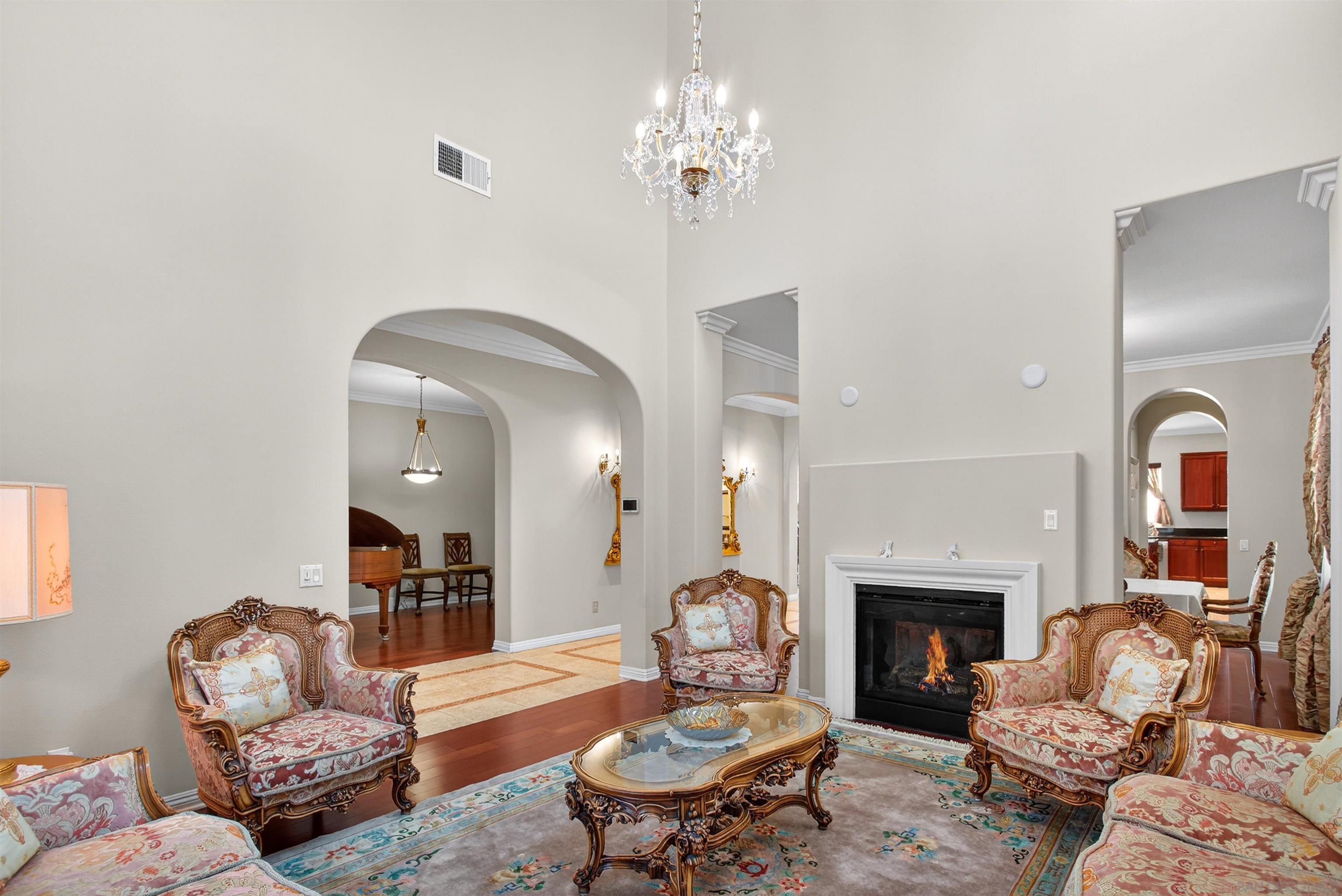 Detail Gallery Image 10 of 62 For 18410  Lakepointe Dr, Riverside,  CA 92503 - 5 Beds | 4/1 Baths