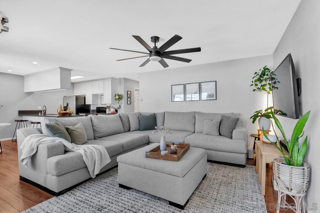 Detail Gallery Image 2 of 29 For 1290  Holly Ave, Imperial Beach,  CA 91932 - 2 Beds | 2 Baths