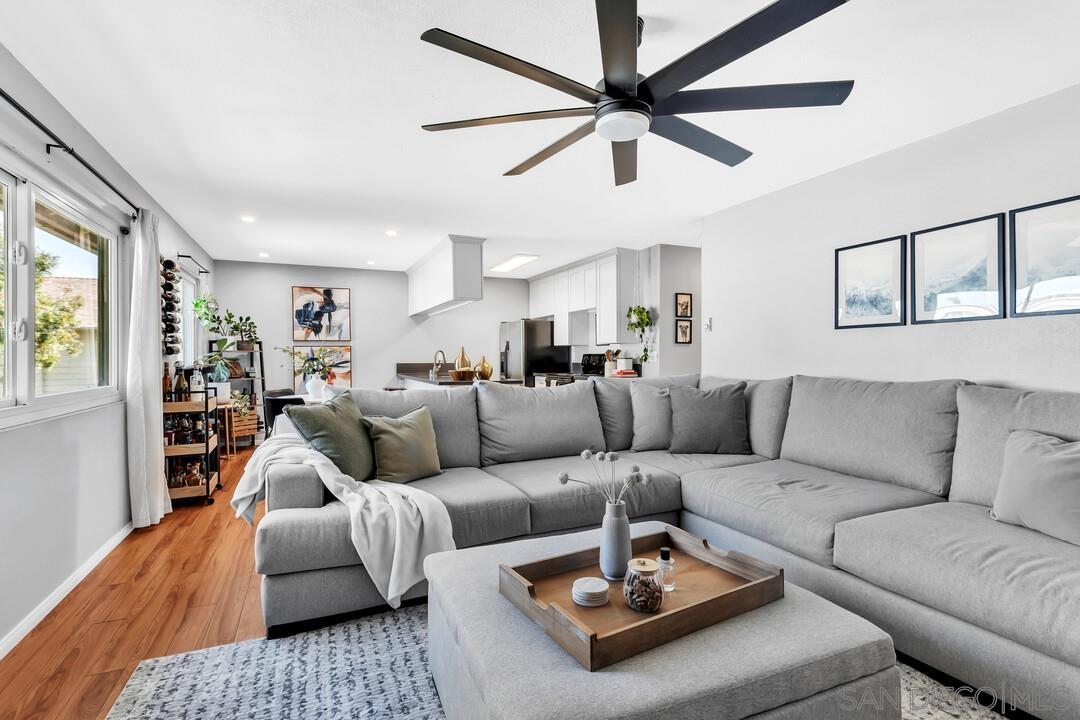 Detail Gallery Image 3 of 29 For 1290  Holly Ave, Imperial Beach,  CA 91932 - 2 Beds | 2 Baths