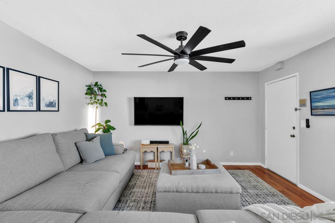 Detail Gallery Image 4 of 29 For 1290  Holly Ave, Imperial Beach,  CA 91932 - 2 Beds | 2 Baths