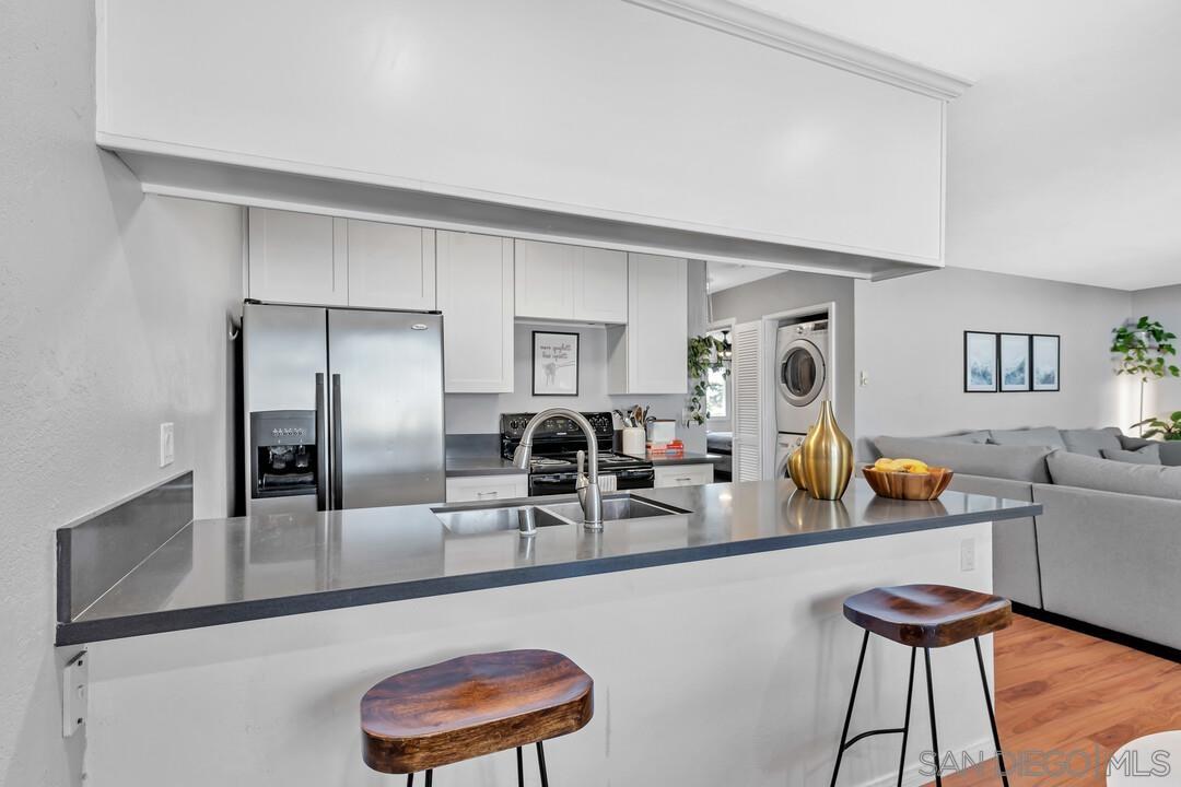 Detail Gallery Image 7 of 29 For 1290  Holly Ave, Imperial Beach,  CA 91932 - 2 Beds | 2 Baths