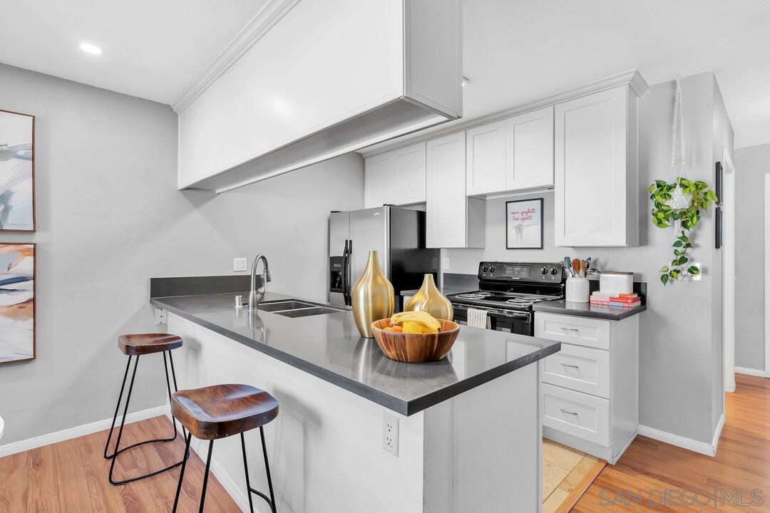 Detail Gallery Image 8 of 29 For 1290  Holly Ave, Imperial Beach,  CA 91932 - 2 Beds | 2 Baths