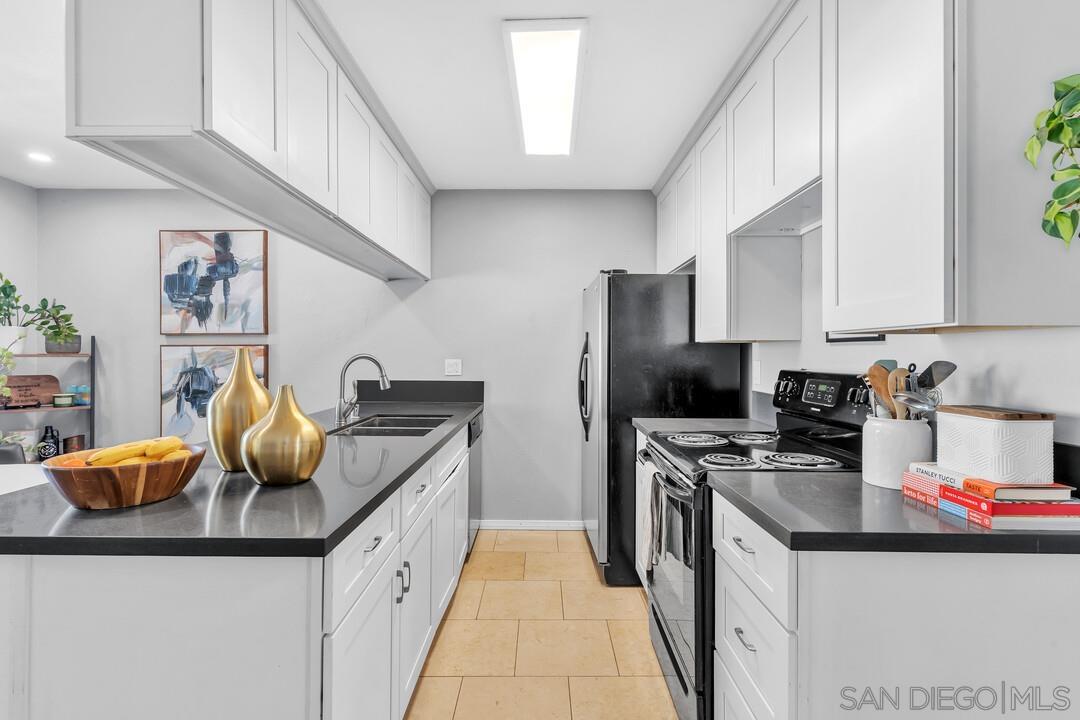 Detail Gallery Image 9 of 29 For 1290  Holly Ave, Imperial Beach,  CA 91932 - 2 Beds | 2 Baths