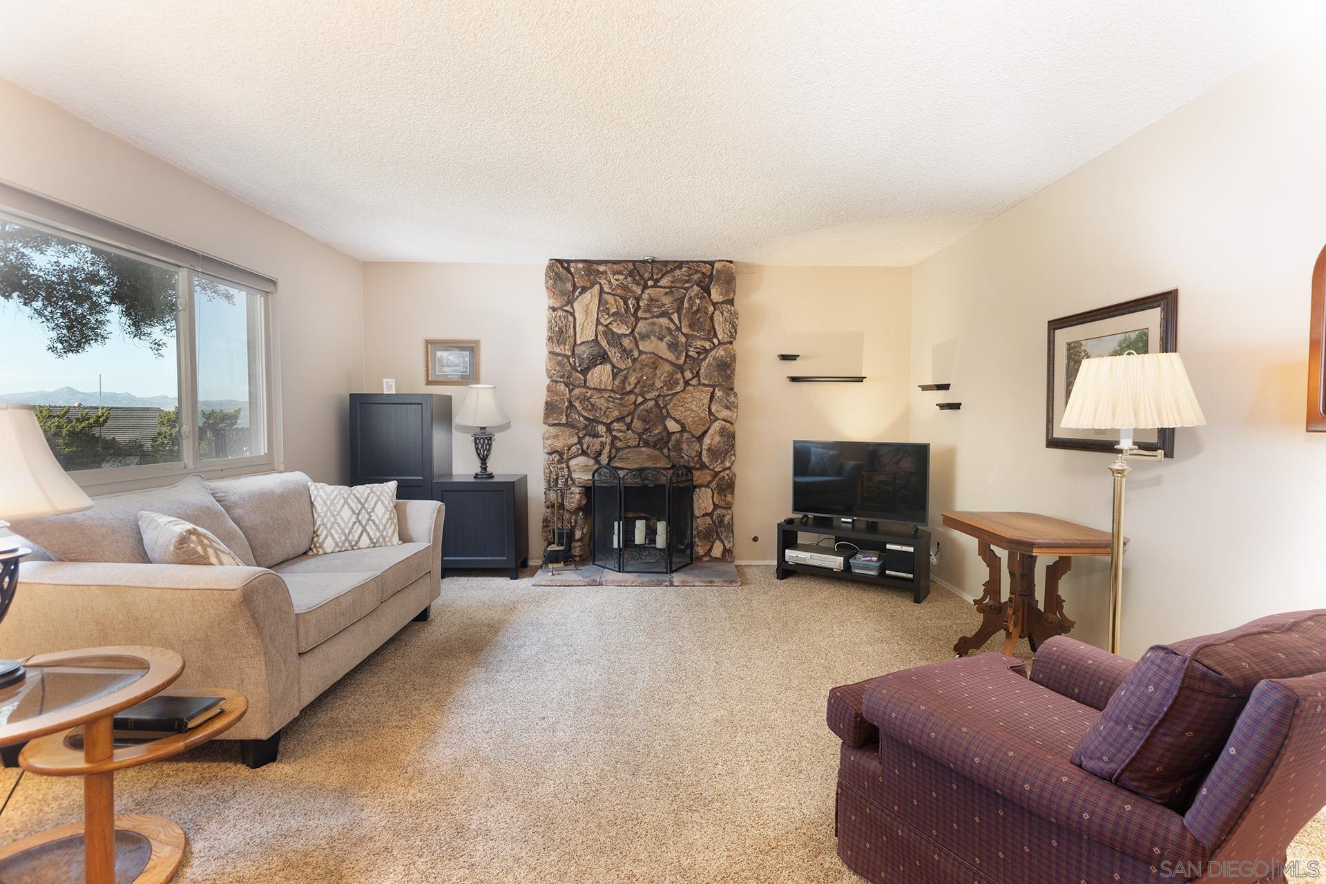 Detail Gallery Image 4 of 32 For 12455  Ridgeton Dr., Lakeside,  CA 92040 - 3 Beds | 2 Baths