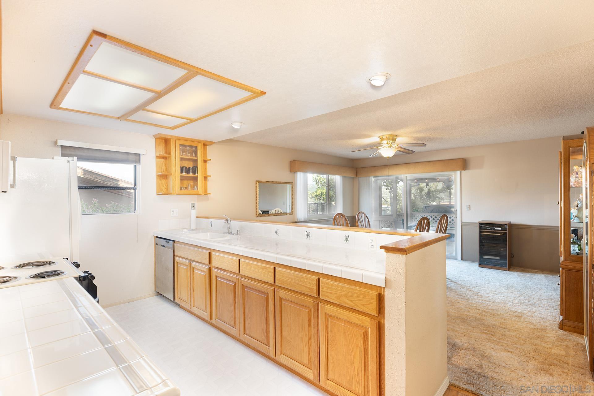 Detail Gallery Image 5 of 32 For 12455  Ridgeton Dr., Lakeside,  CA 92040 - 3 Beds | 2 Baths